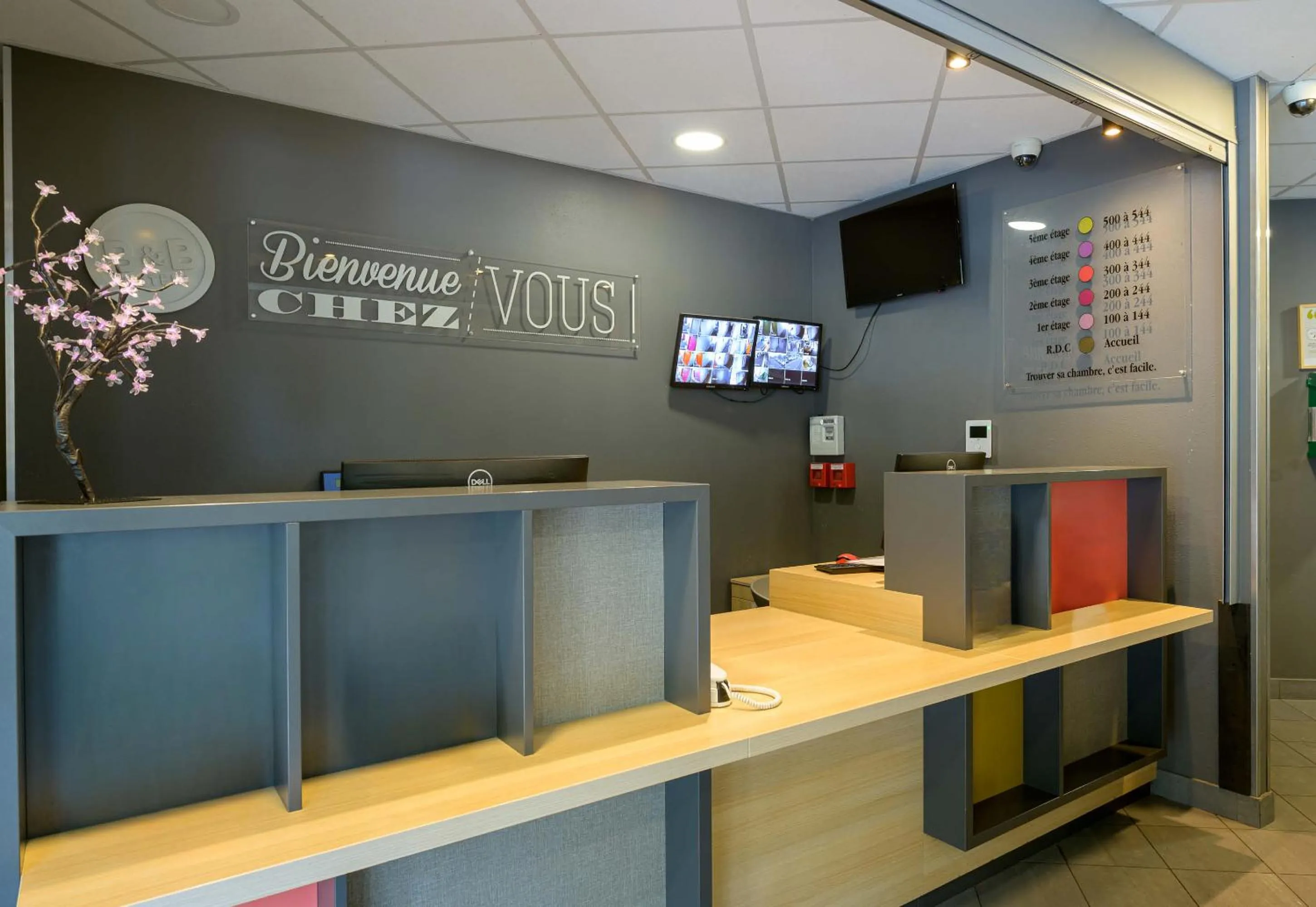 Lobby or reception in B&B HOTEL Marne-La-Vallée Torcy