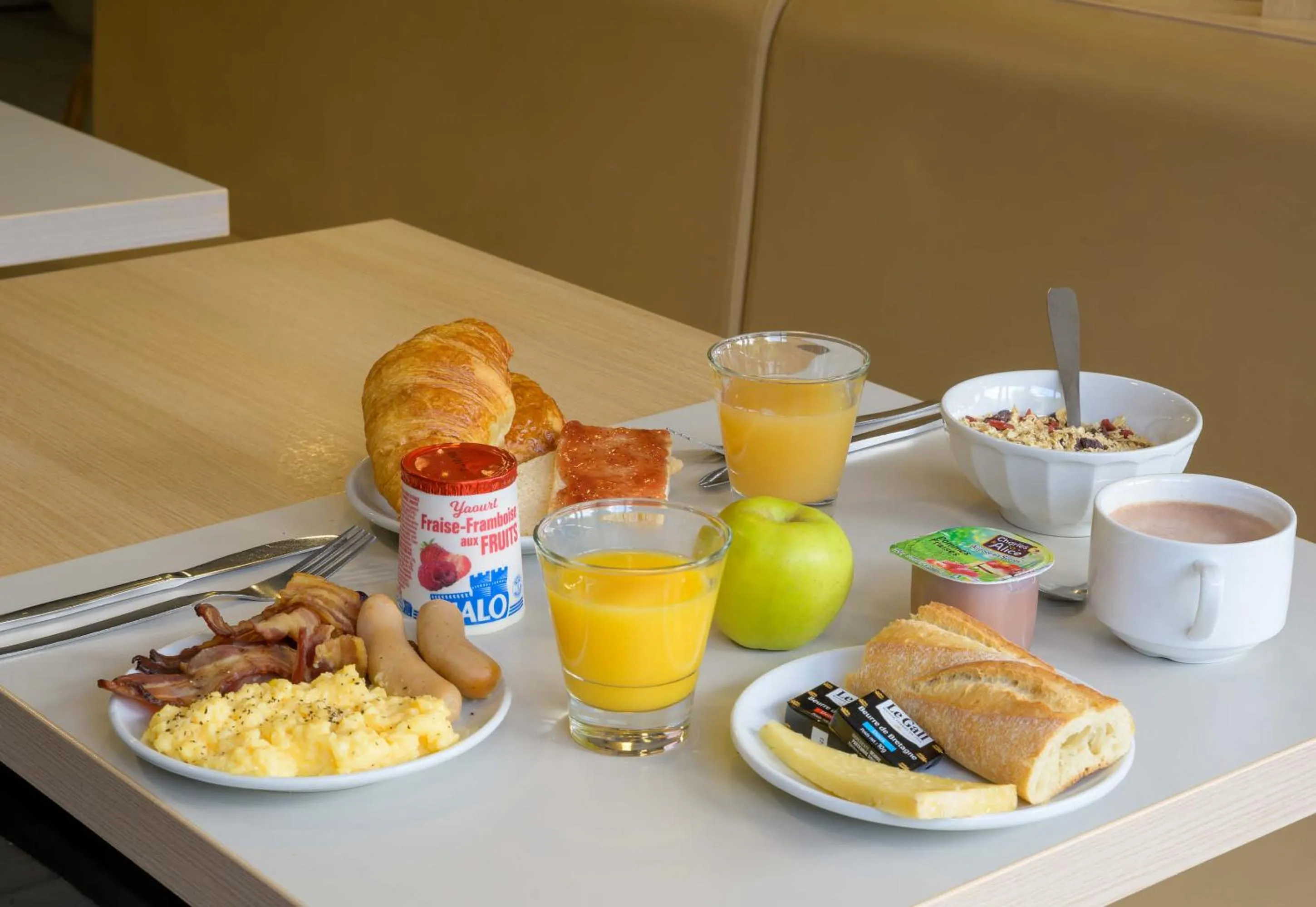 Breakfast in B&B HOTEL Marne-La-Vallée Torcy