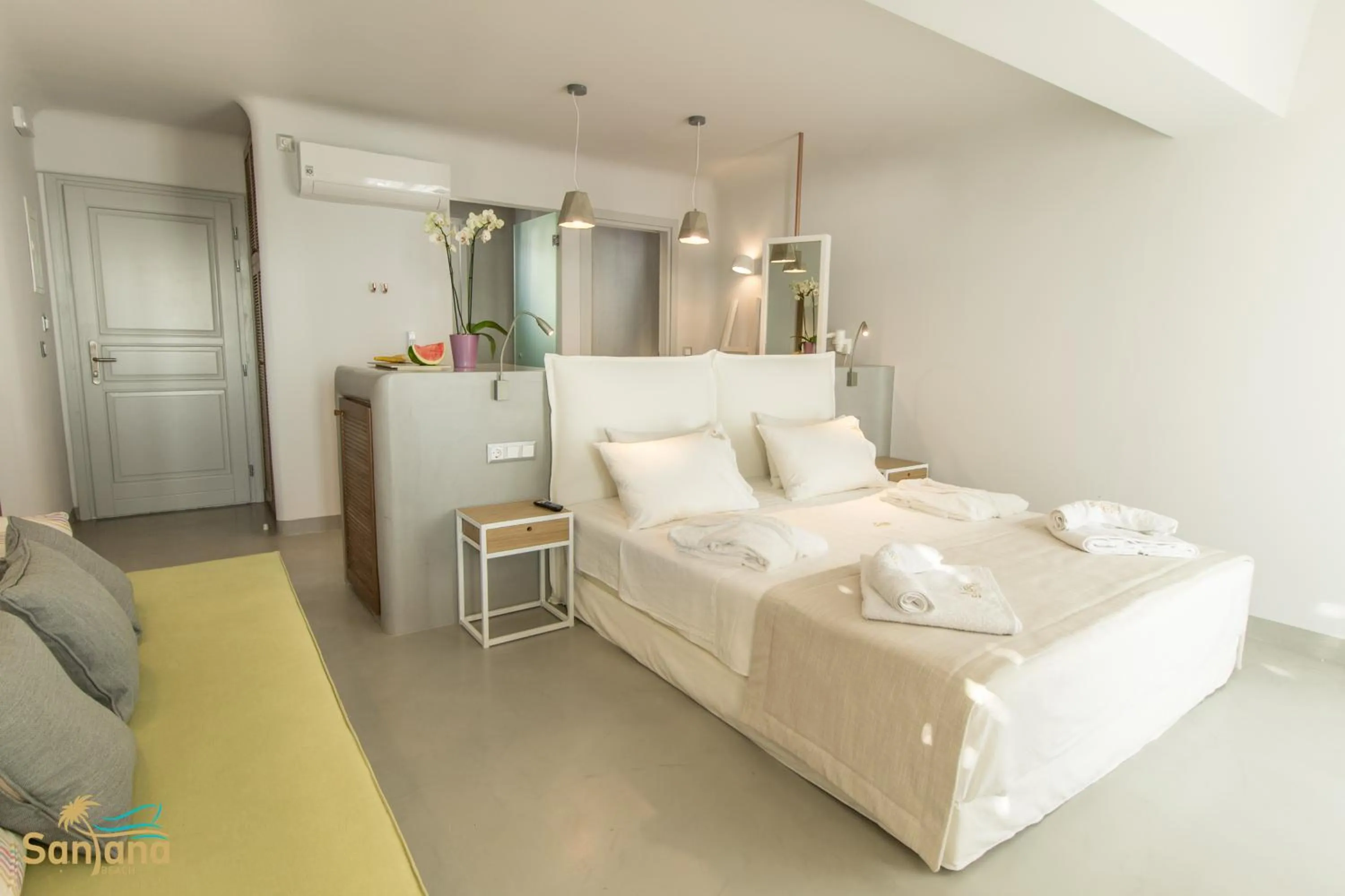 Bedroom, Bed in Santana Beach