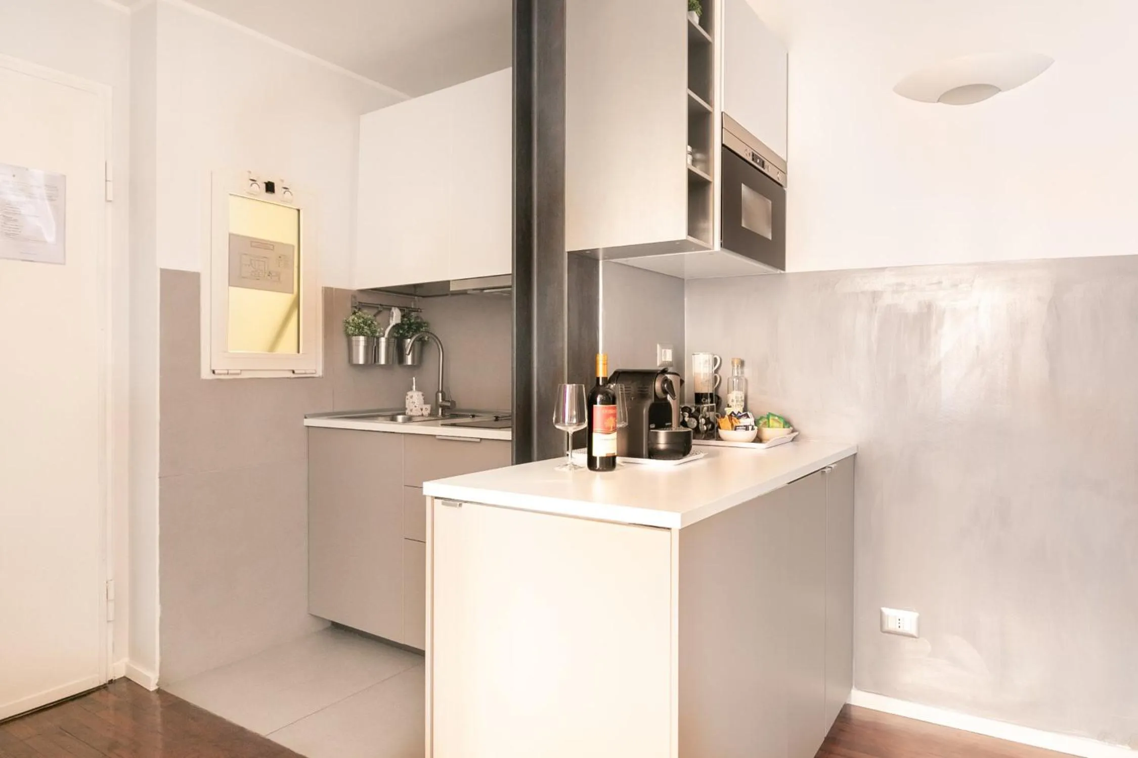 Communal kitchen in Living RHome - Condotti Apartment