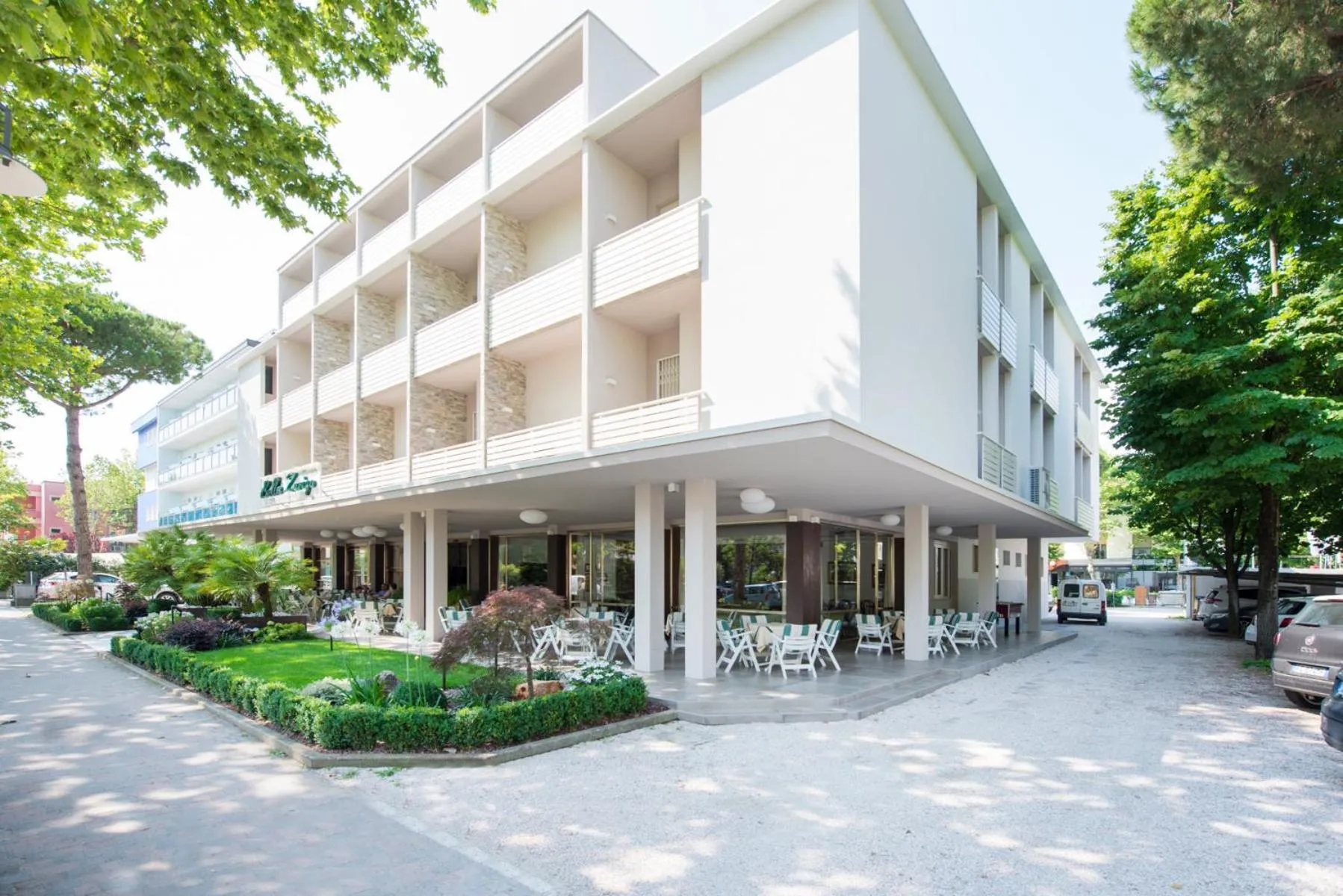 Property building in Hotel Bella Zurigo