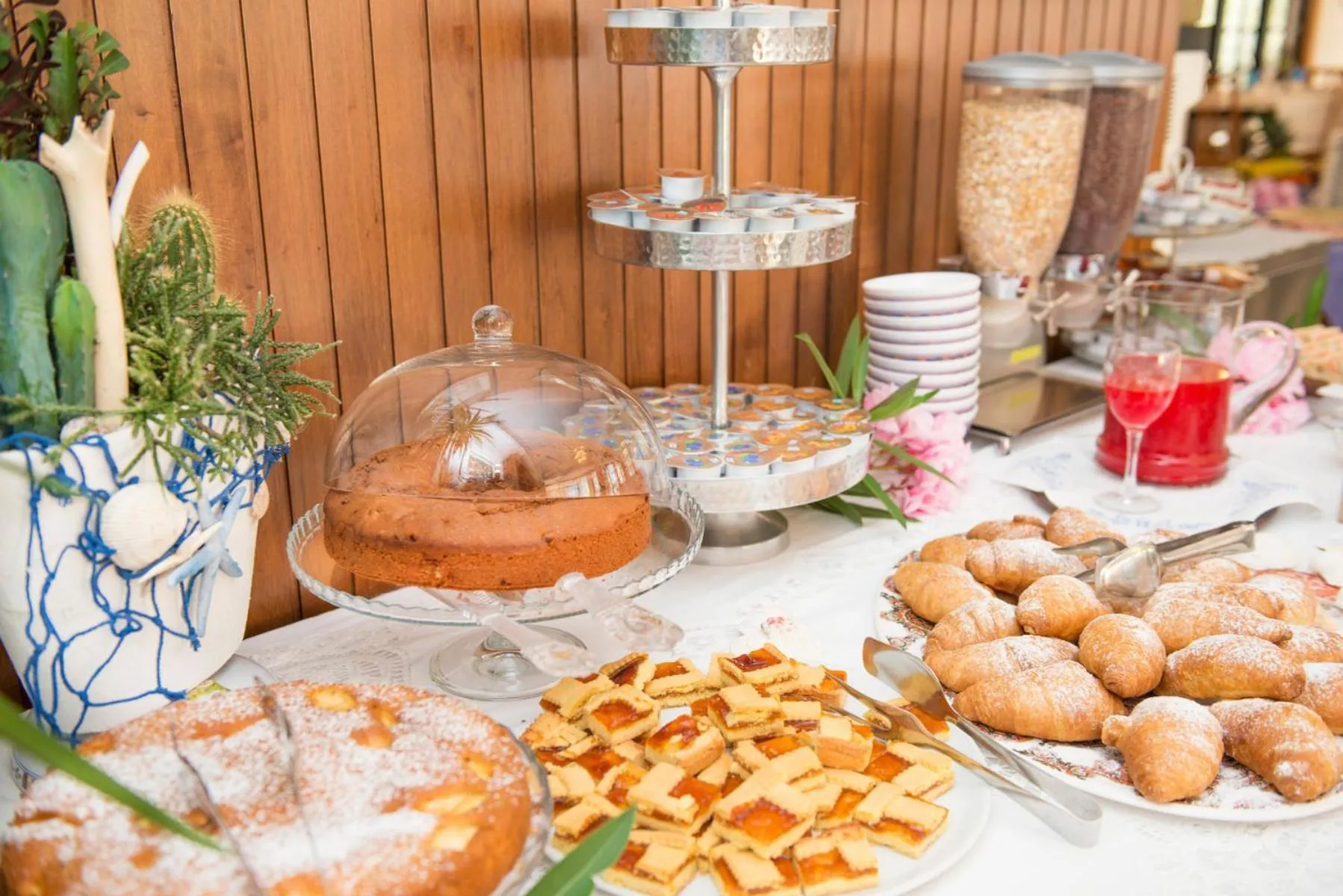 Food and drinks in Hotel Bella Zurigo