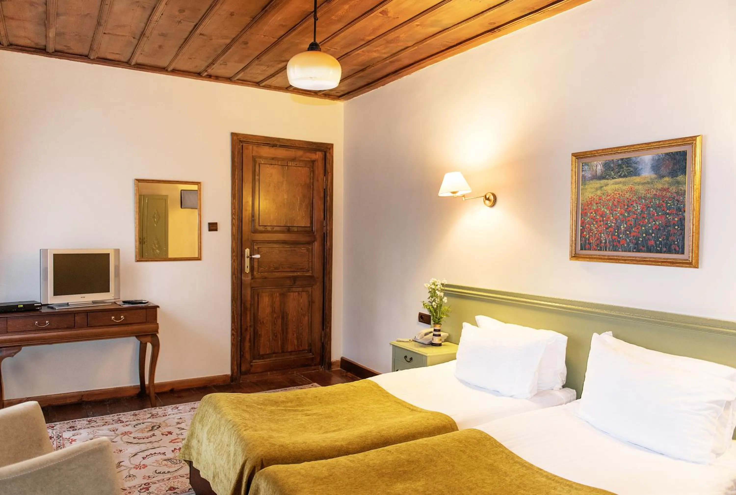 Communal lounge/ TV room, Bed in Uğurlu Konakları