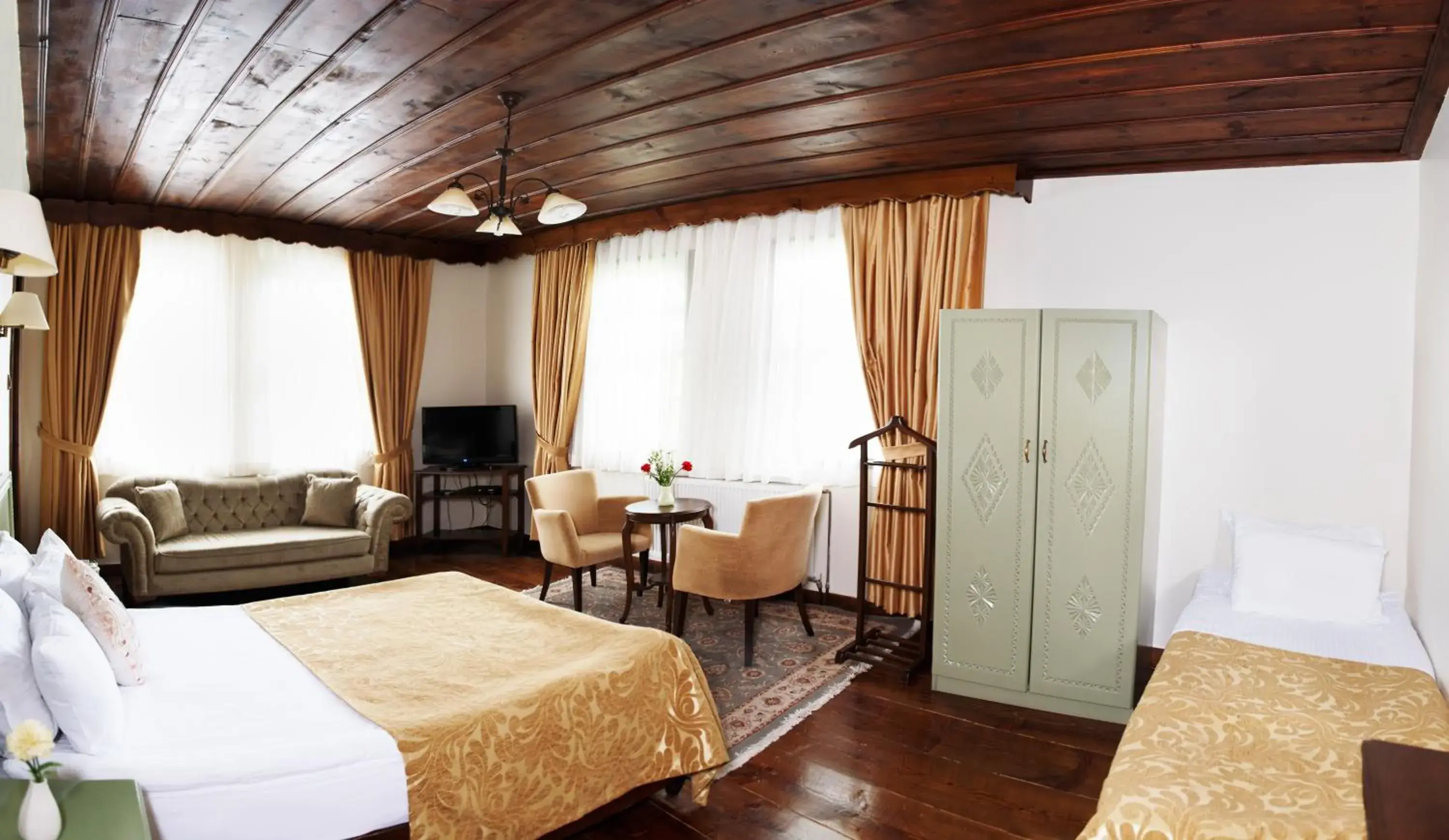 TV and multimedia, Bed in Uğurlu Konakları TV and multimedia, Bed in Uğurlu Konakları