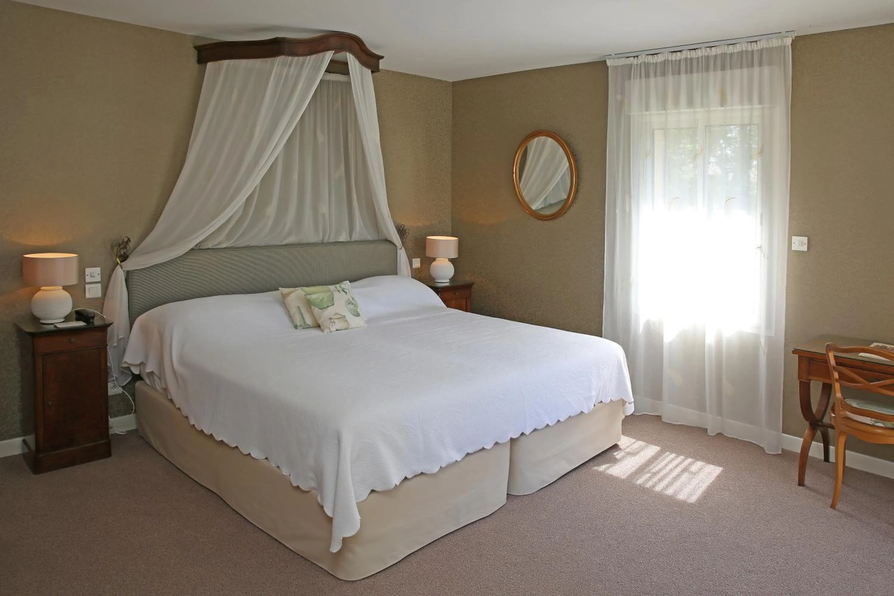 Day, Bed in Relais & Châteaux Hôtel La Réserve