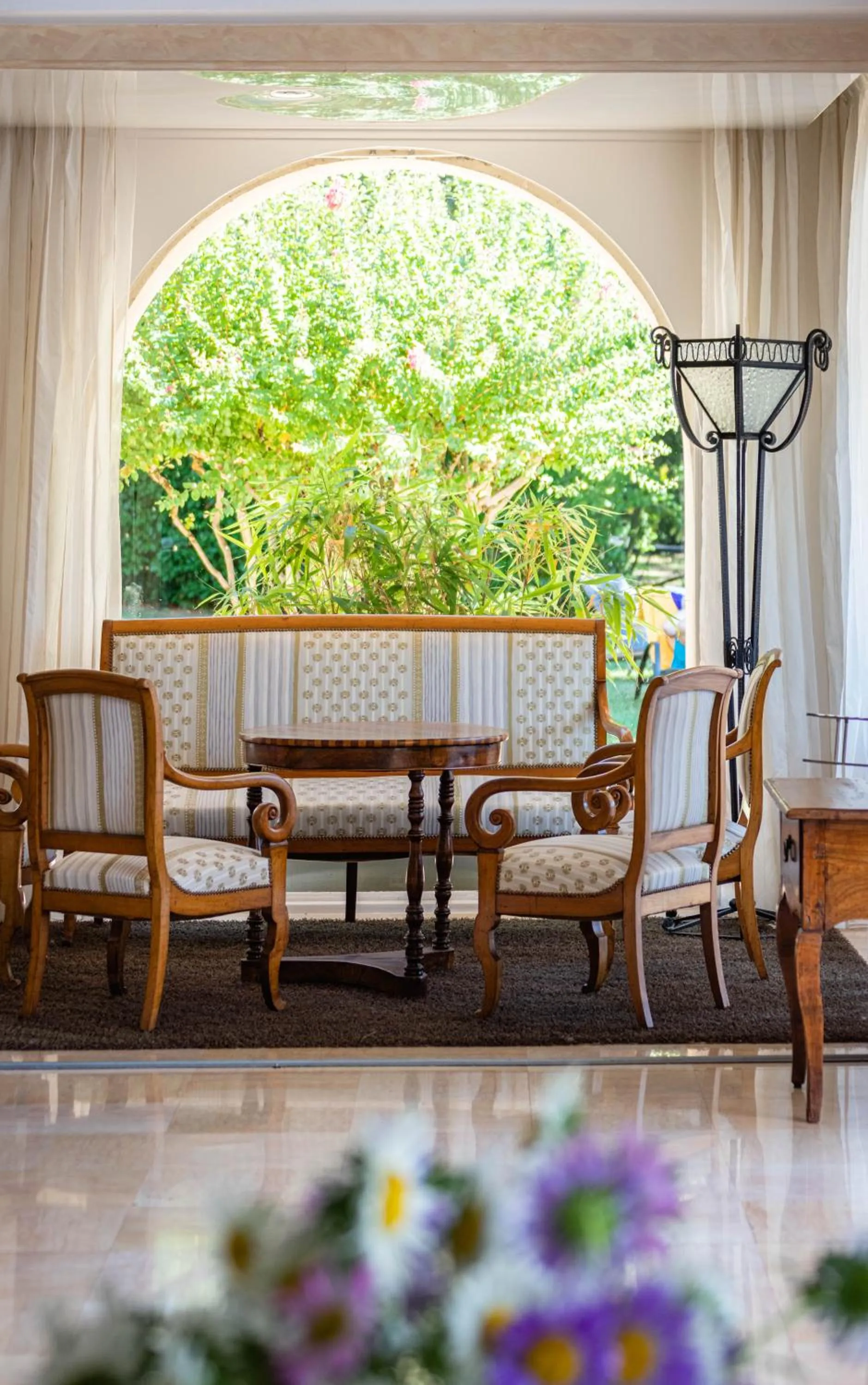 Seating area in Relais & Châteaux Hôtel La Réserve