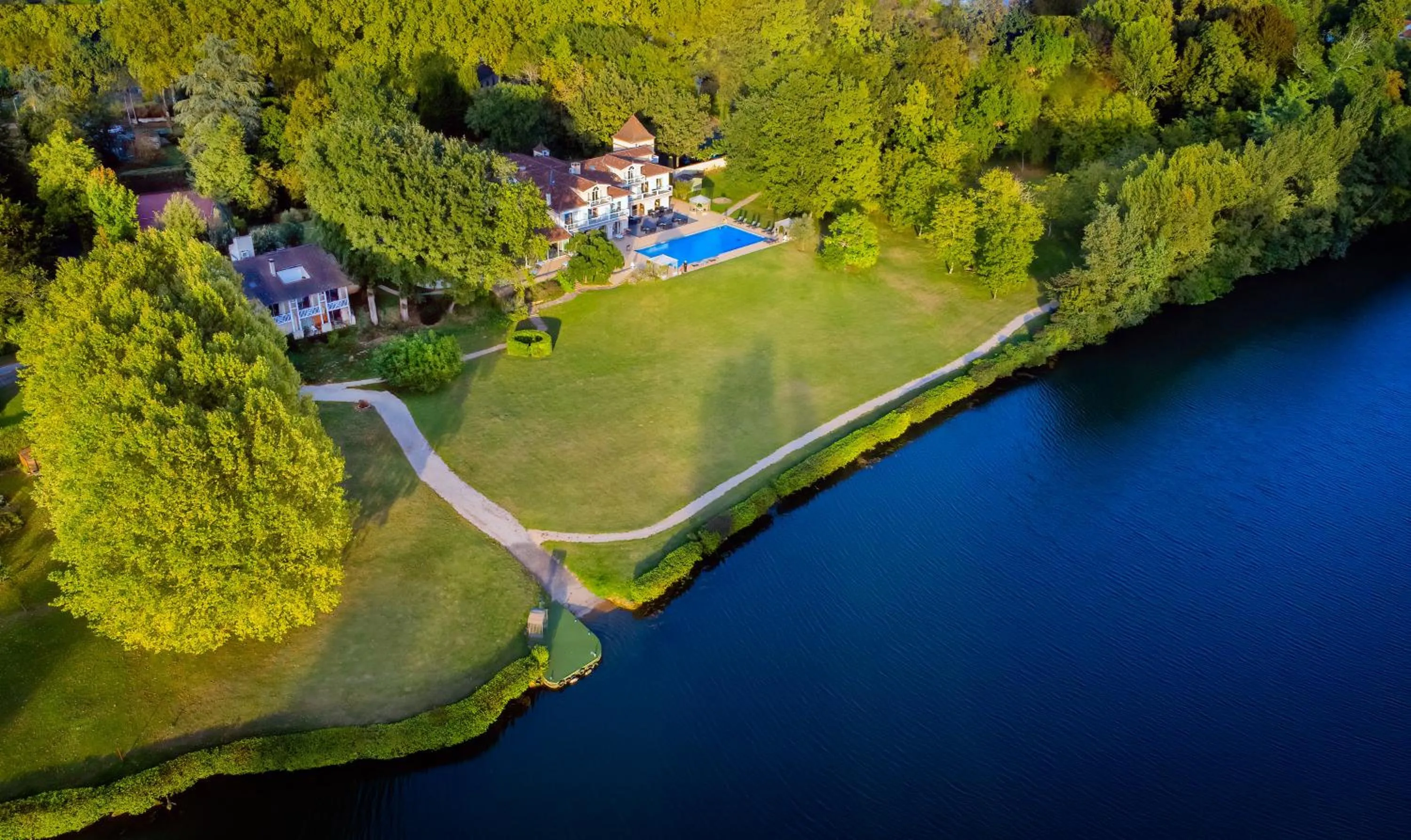 Bird's eye view, Bird's-eye View in Relais & Châteaux Hôtel La Réserve