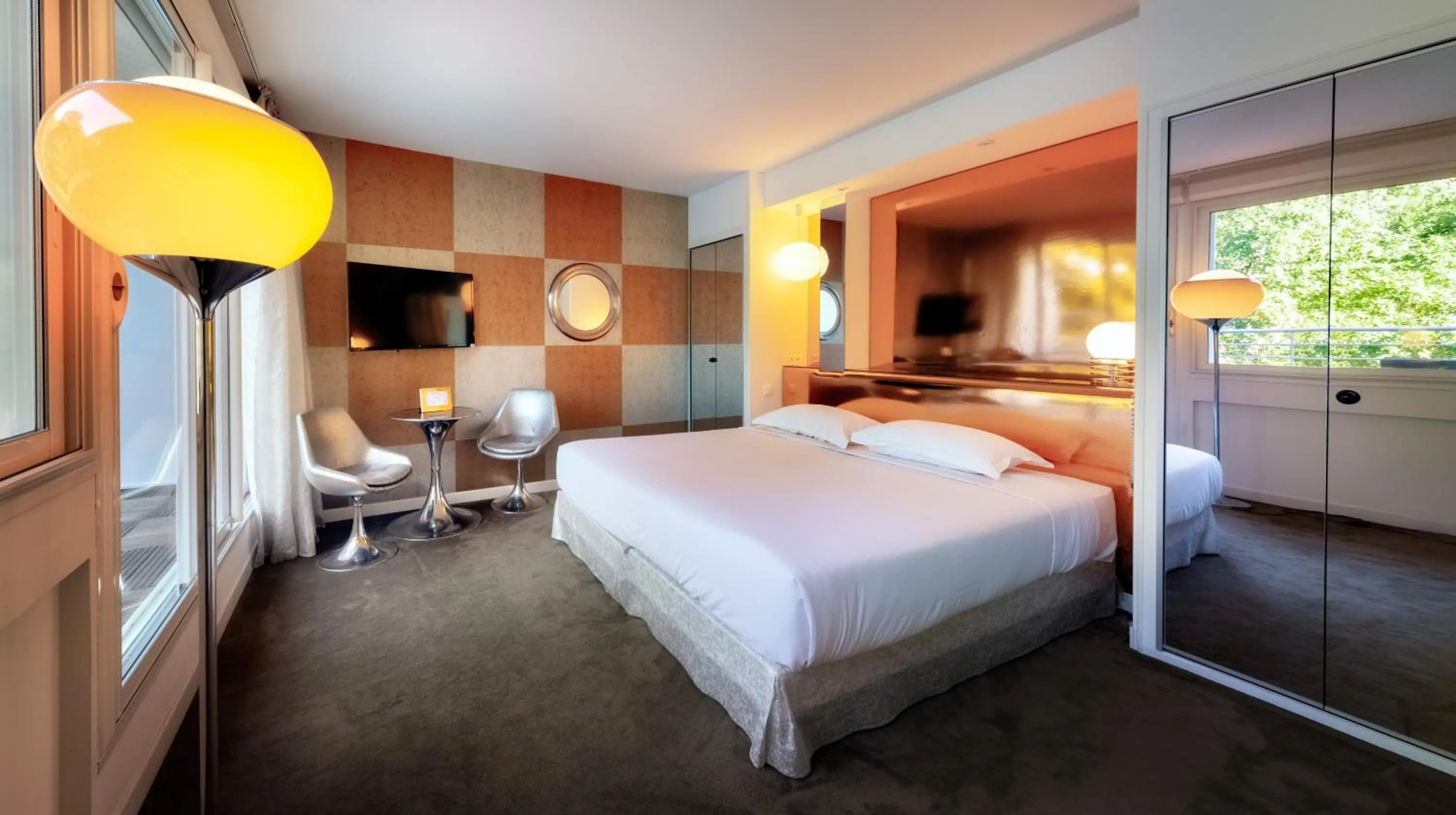 Bedroom, Bed in Relais & Châteaux Hôtel La Réserve