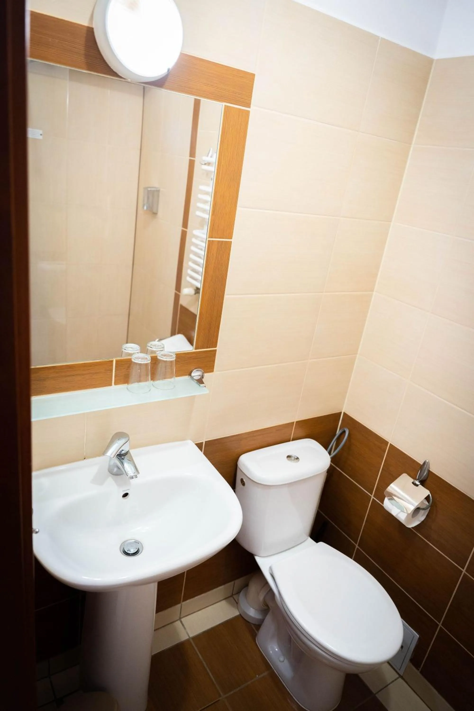 Toilet in Hotel Anek