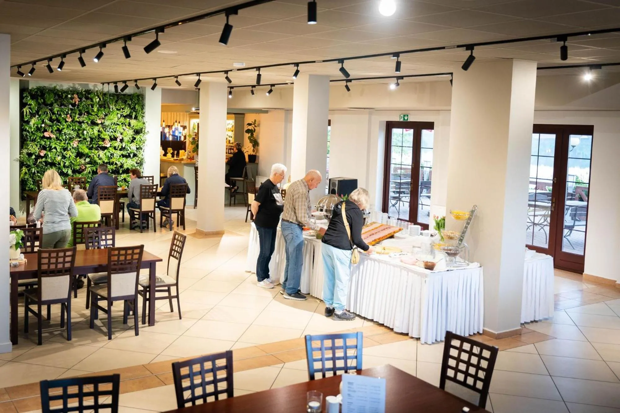 Restaurant/places to eat in Hotel Anek