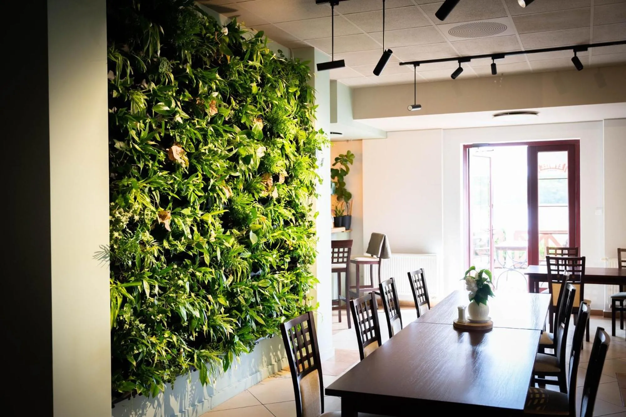 Restaurant/places to eat in Hotel Anek