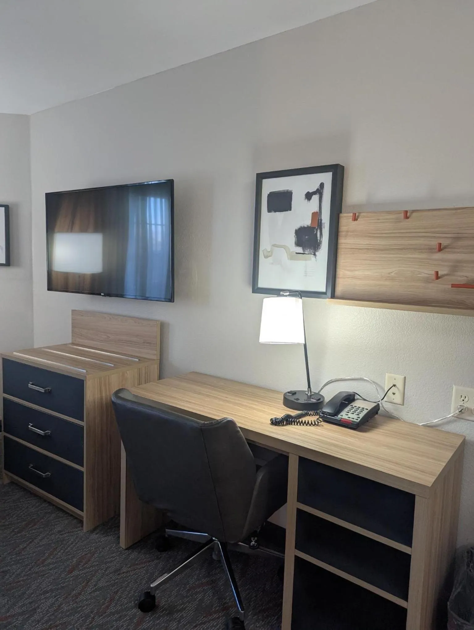 TV and multimedia in Candlewood Suites Loveland by IHG