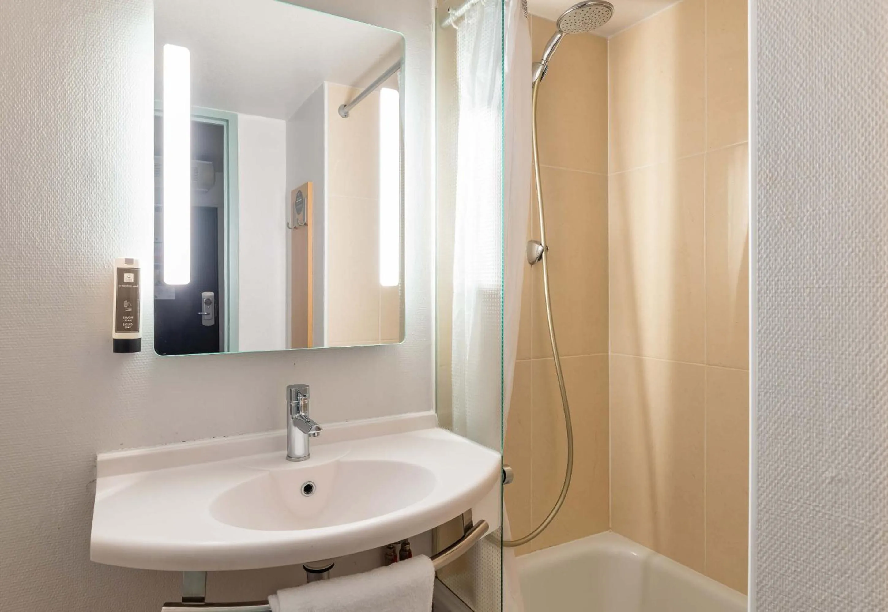 Bathroom in B&B HOTEL Lyon St Priest