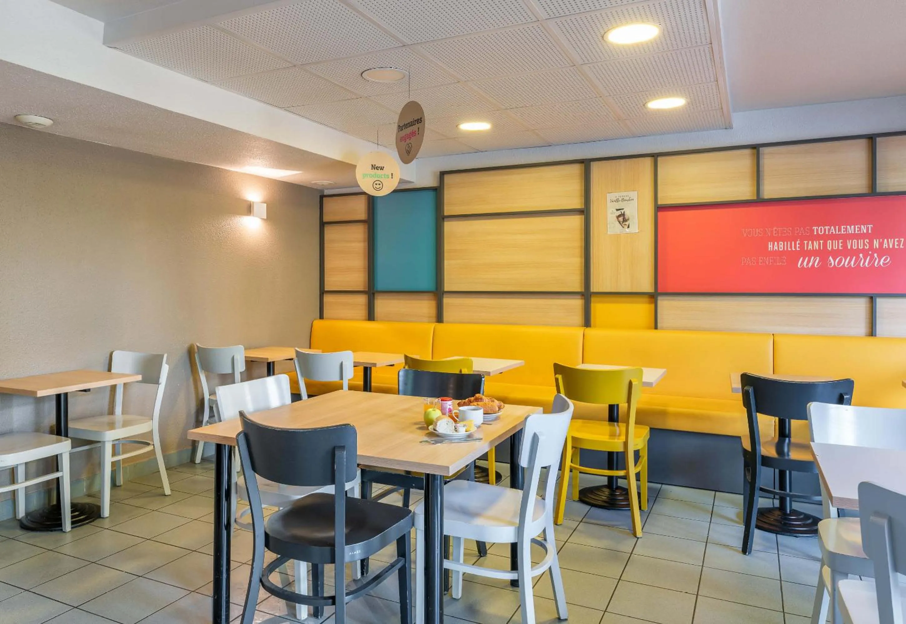 Restaurant/places to eat in B&B HOTEL Lyon St Priest