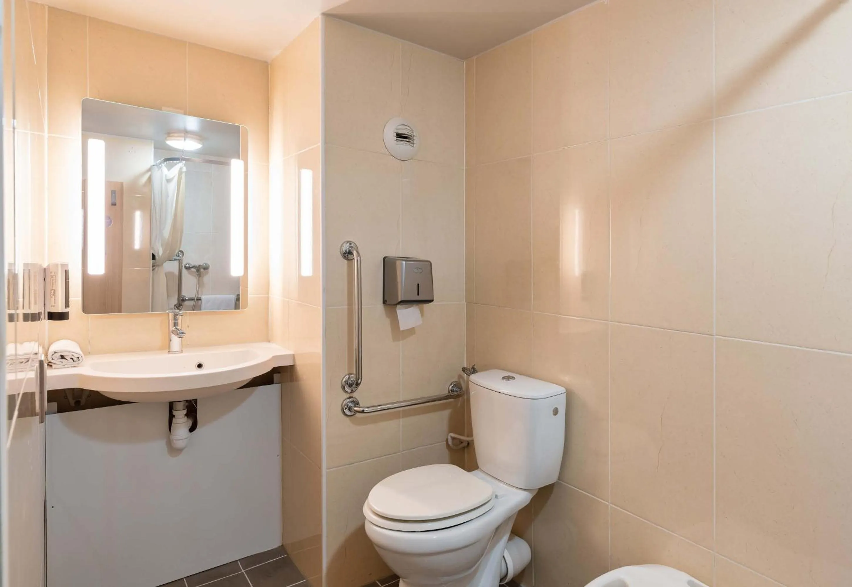 Bathroom in B&B HOTEL Lyon St Priest