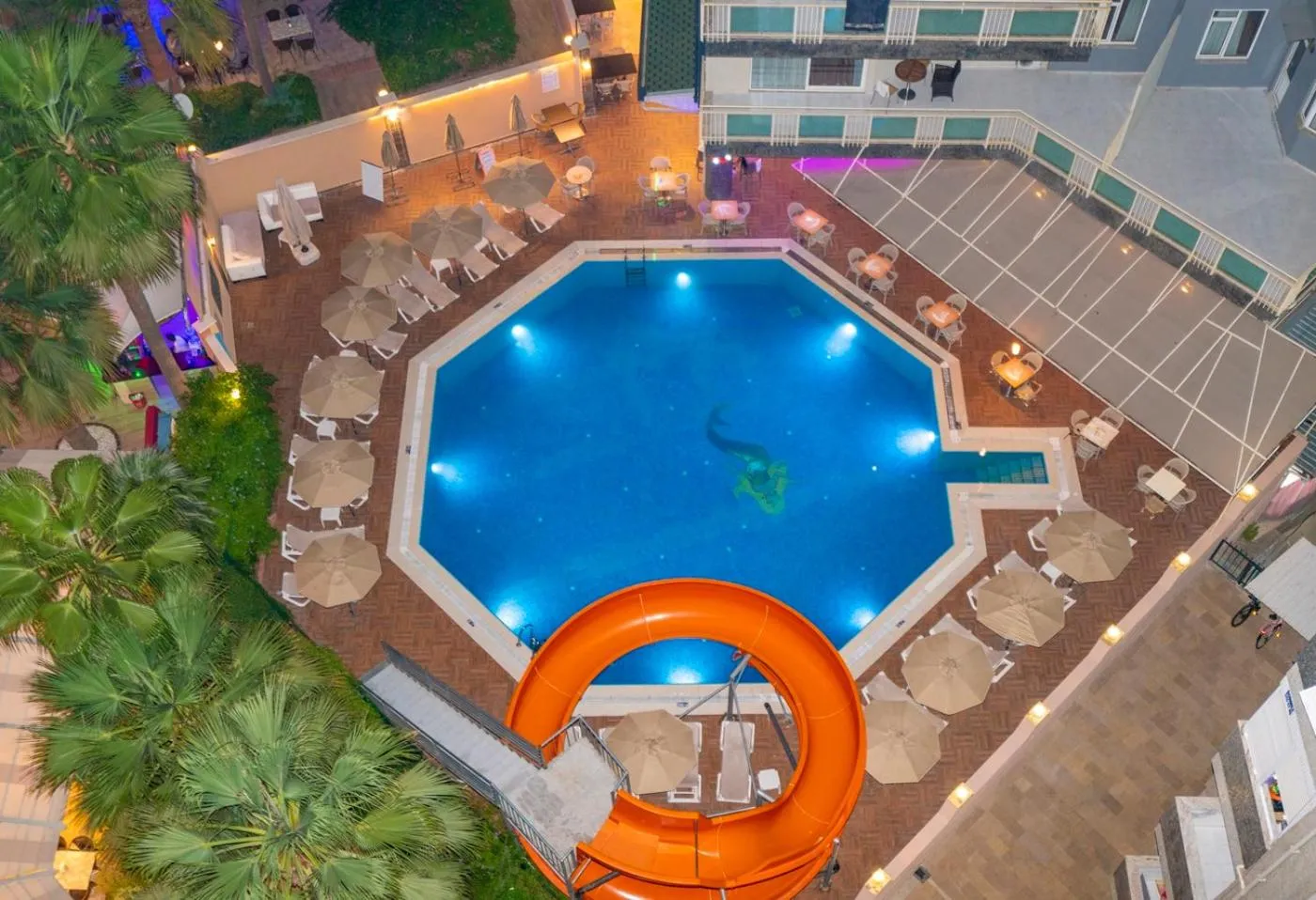 Pool view in Carmen Suite Hotel