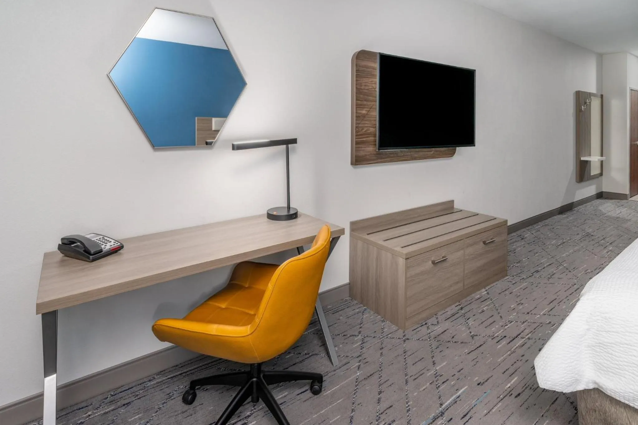 Photo of the whole room, Bed in Holiday Inn Express Hotel & Suites Loveland by IHG