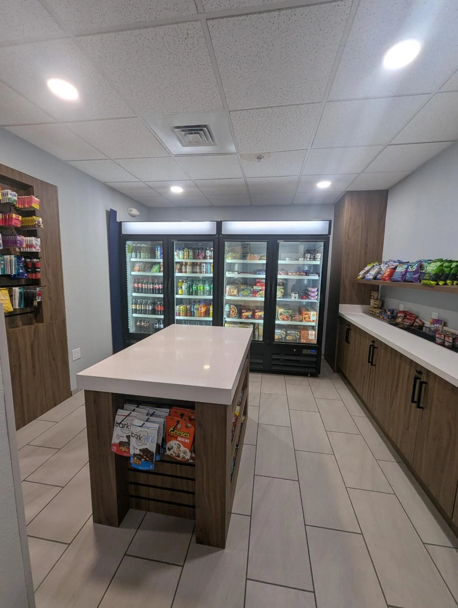 Supermarket/grocery shop in Holiday Inn Express Hotel & Suites Loveland by IHG