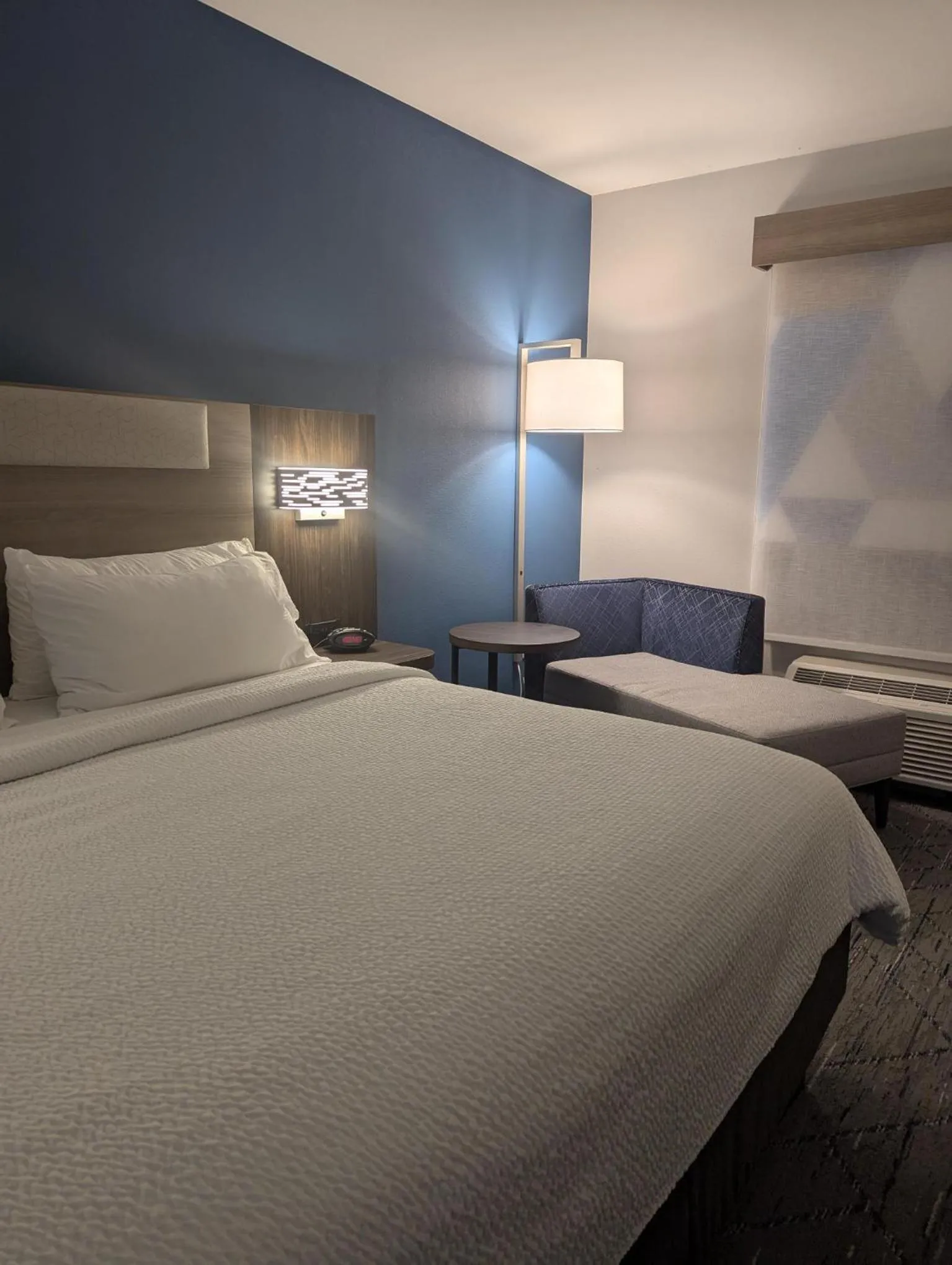 Bedroom, Bed in Holiday Inn Express Hotel & Suites Loveland by IHG
