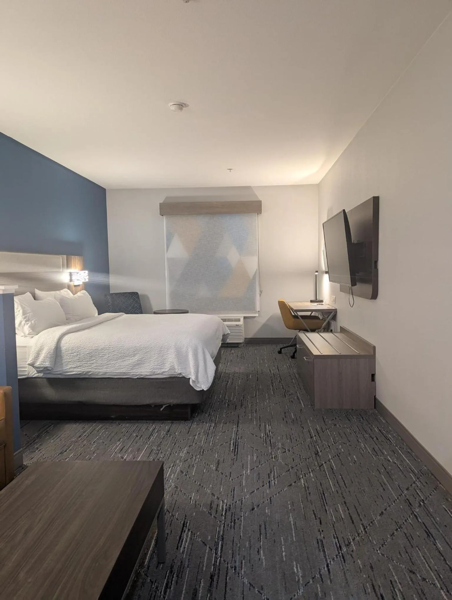 Bed in Holiday Inn Express Hotel & Suites Loveland by IHG