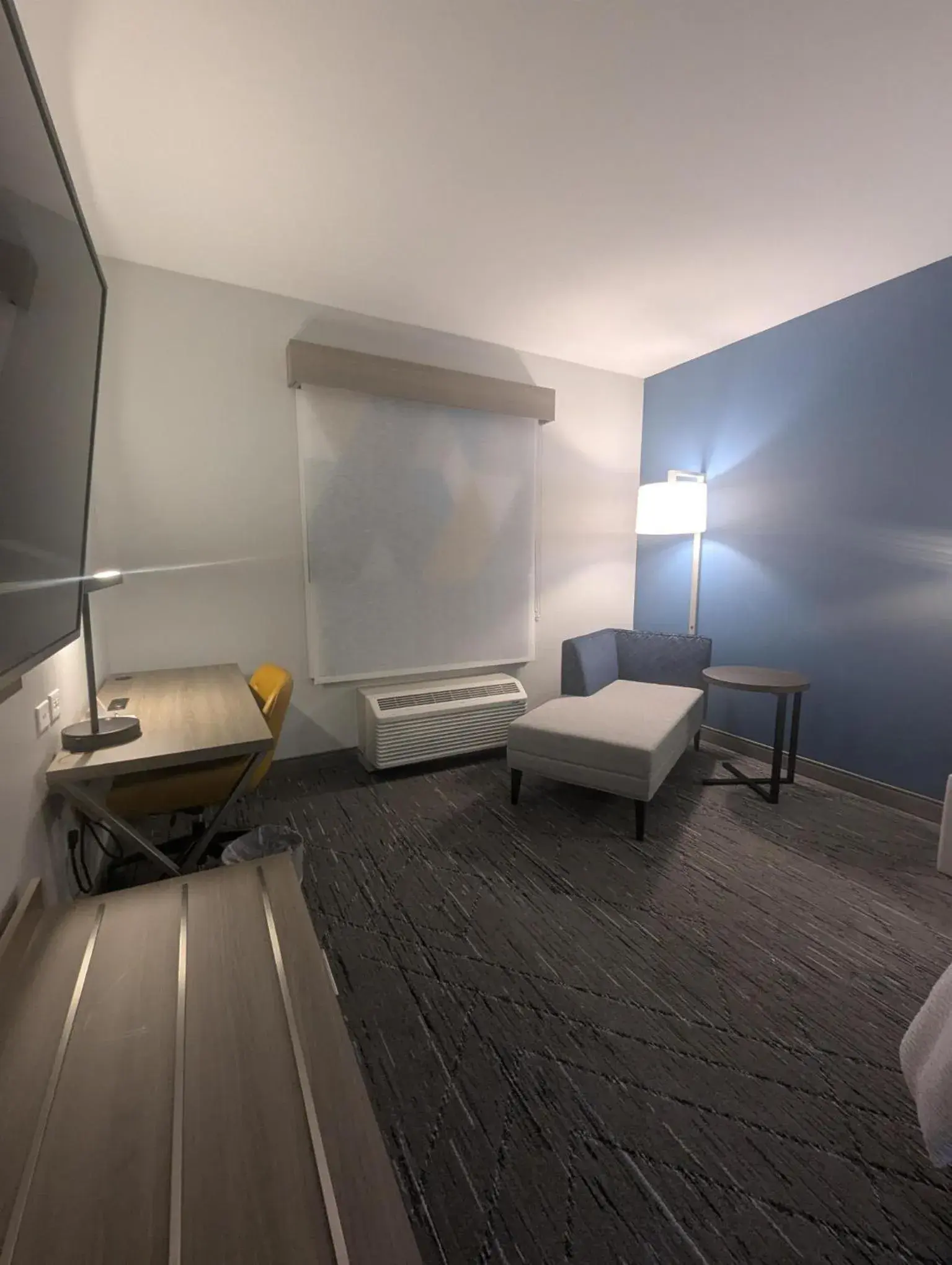 Seating area, Bed in Holiday Inn Express Hotel & Suites Loveland by IHG Seating area, Bed in Holiday Inn Express Hotel & Suites Loveland by IHG