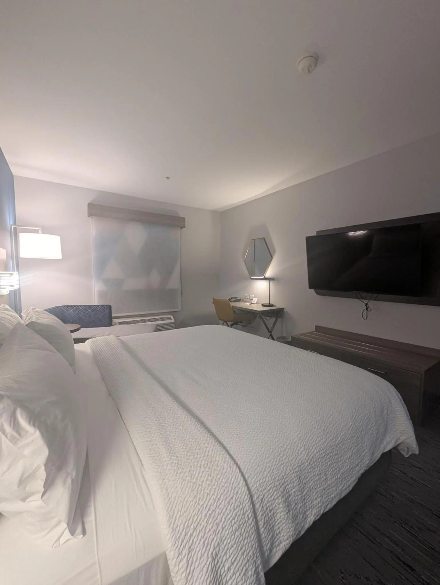 Bedroom, Bed in Holiday Inn Express Hotel & Suites Loveland by IHG