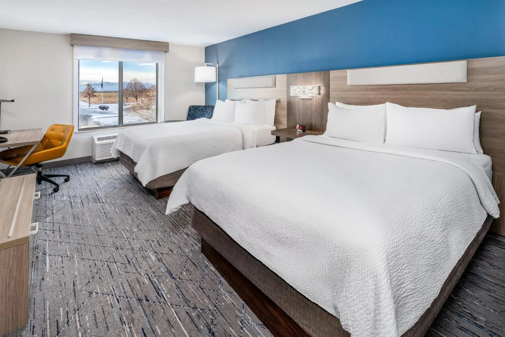 Photo of the whole room, Bed in Holiday Inn Express Hotel & Suites Loveland by IHG