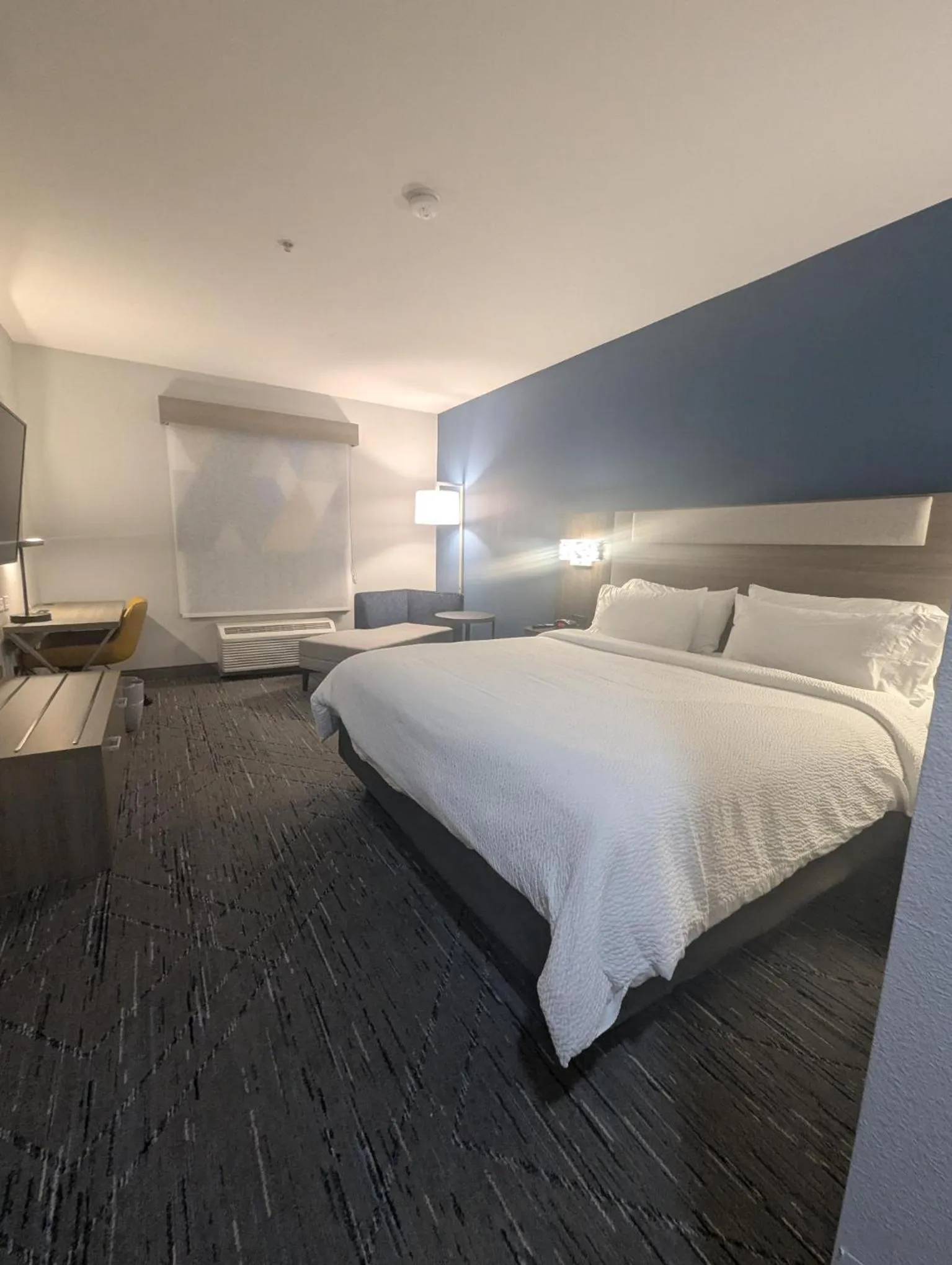 Photo of the whole room, Bed in Holiday Inn Express Hotel & Suites Loveland by IHG