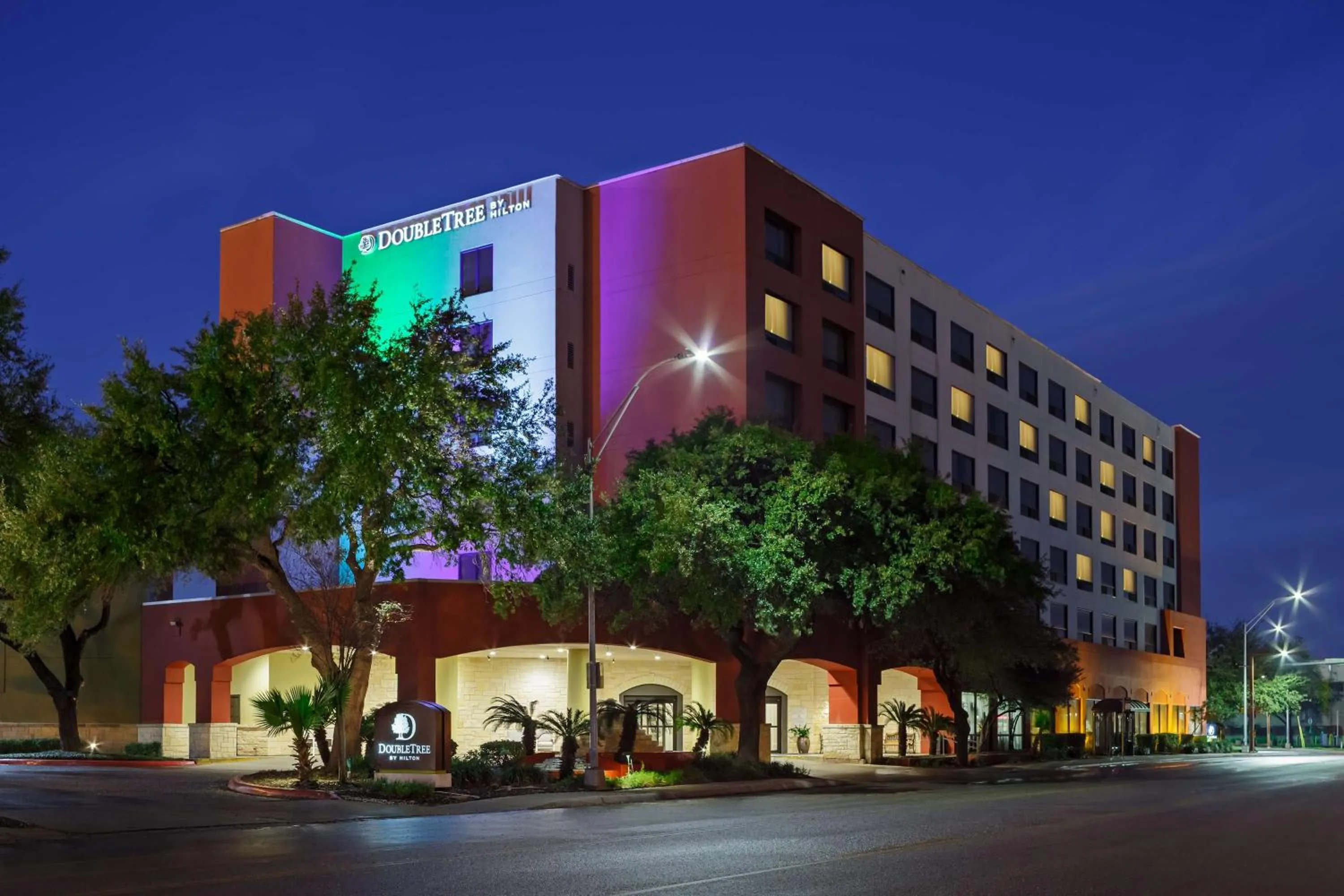 Property building in DoubleTree by Hilton San Antonio Downtown