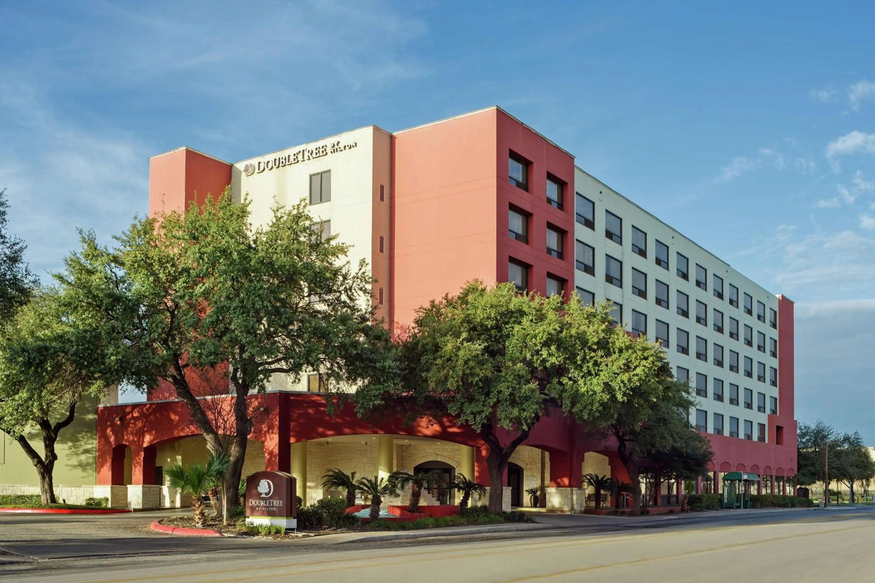 Property building in DoubleTree by Hilton San Antonio Downtown