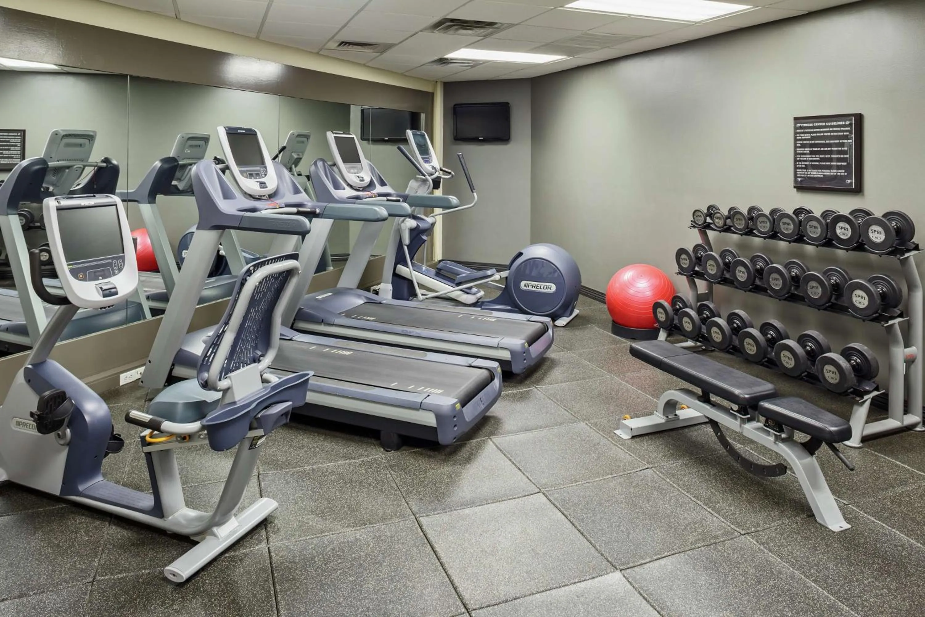 Fitness centre/facilities in DoubleTree by Hilton San Antonio Downtown