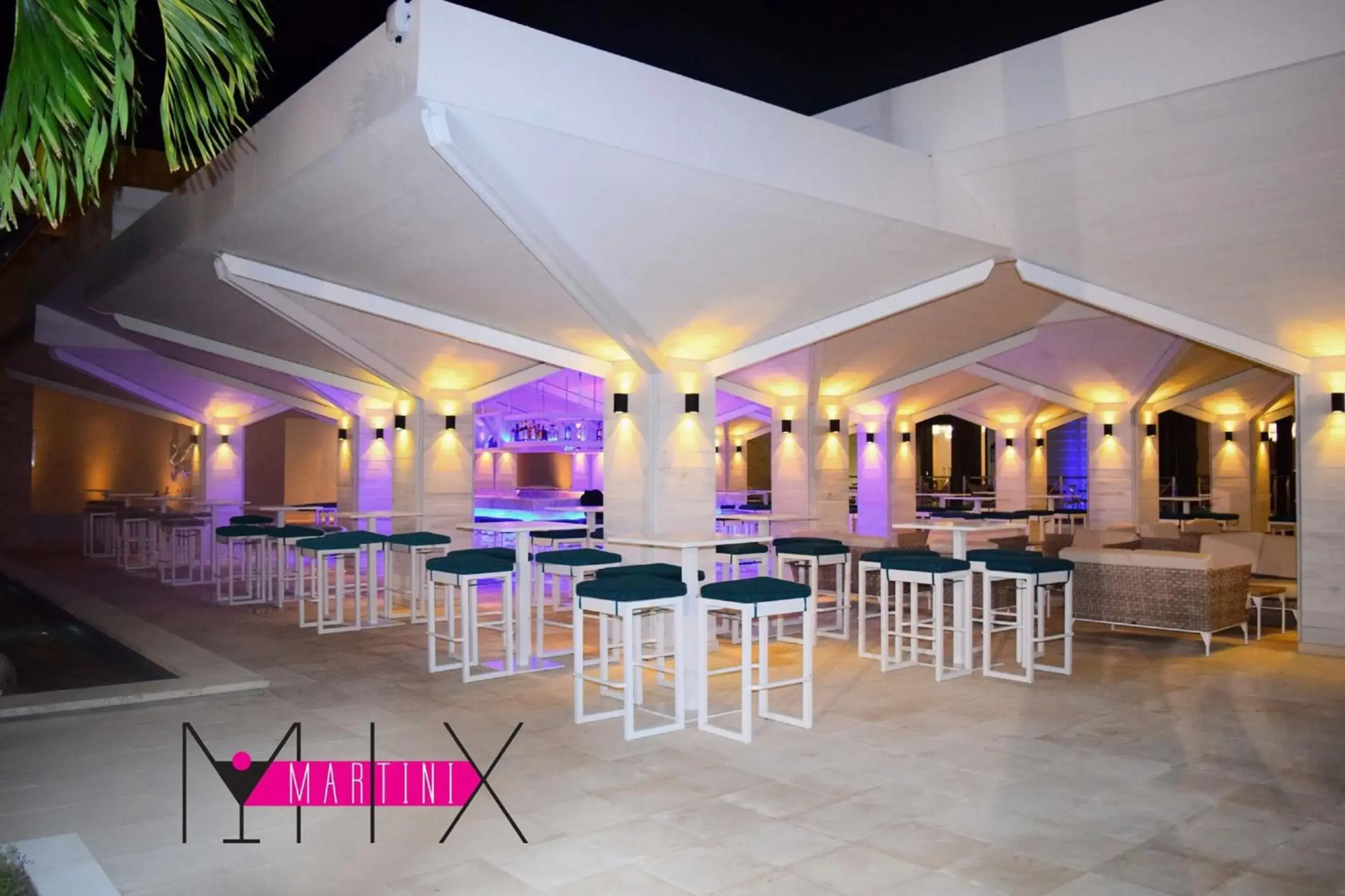 Lounge or bar in Royalton Blue Waters Montego Bay, An Autograph Collection All-Inclusive Resort Lounge or bar in Royalton Blue Waters Montego Bay, An Autograph Collection All-Inclusive Resort