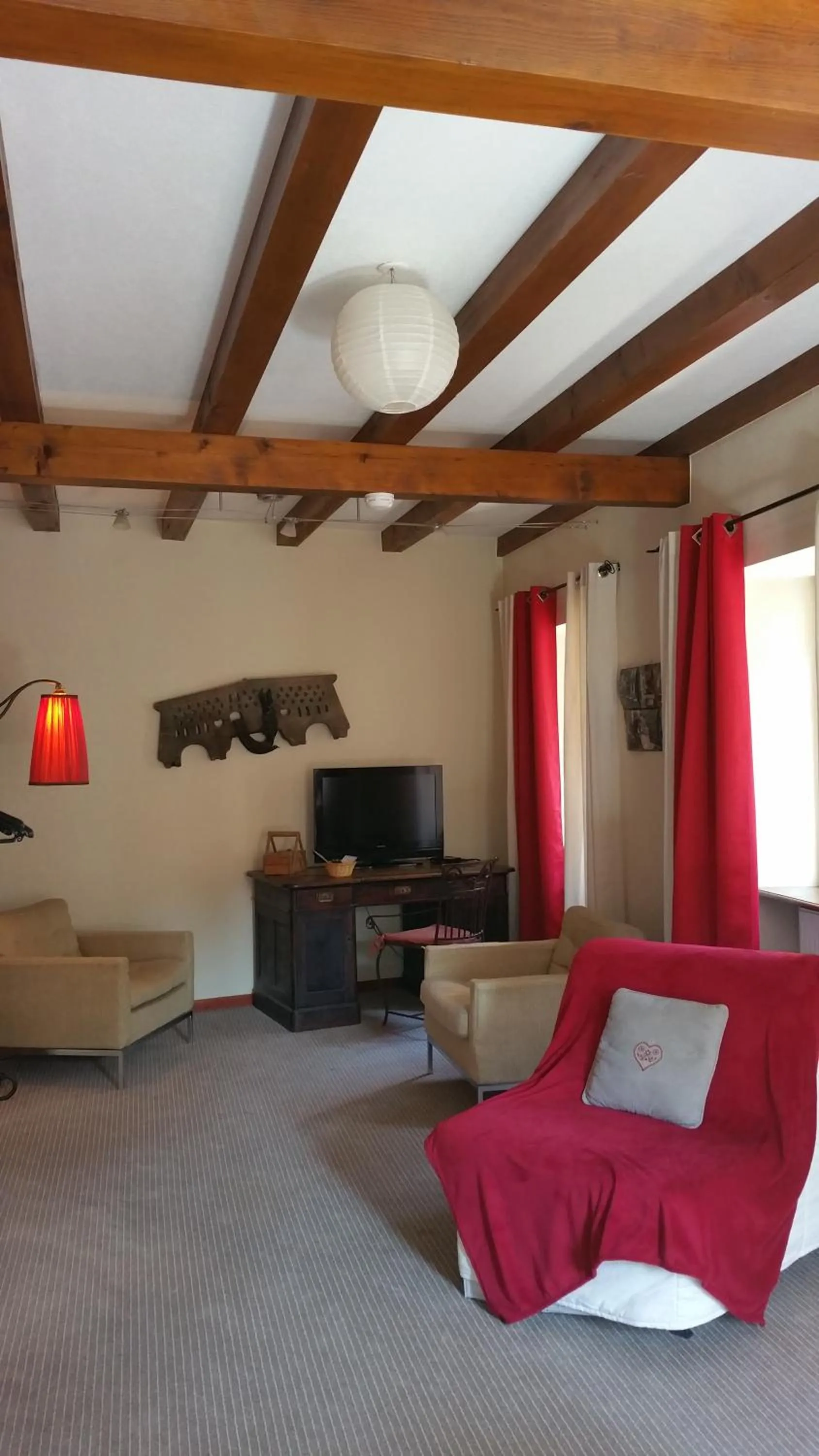 Double Room with Spa Bath in Chambres touristiques La Cour Des Hôtes