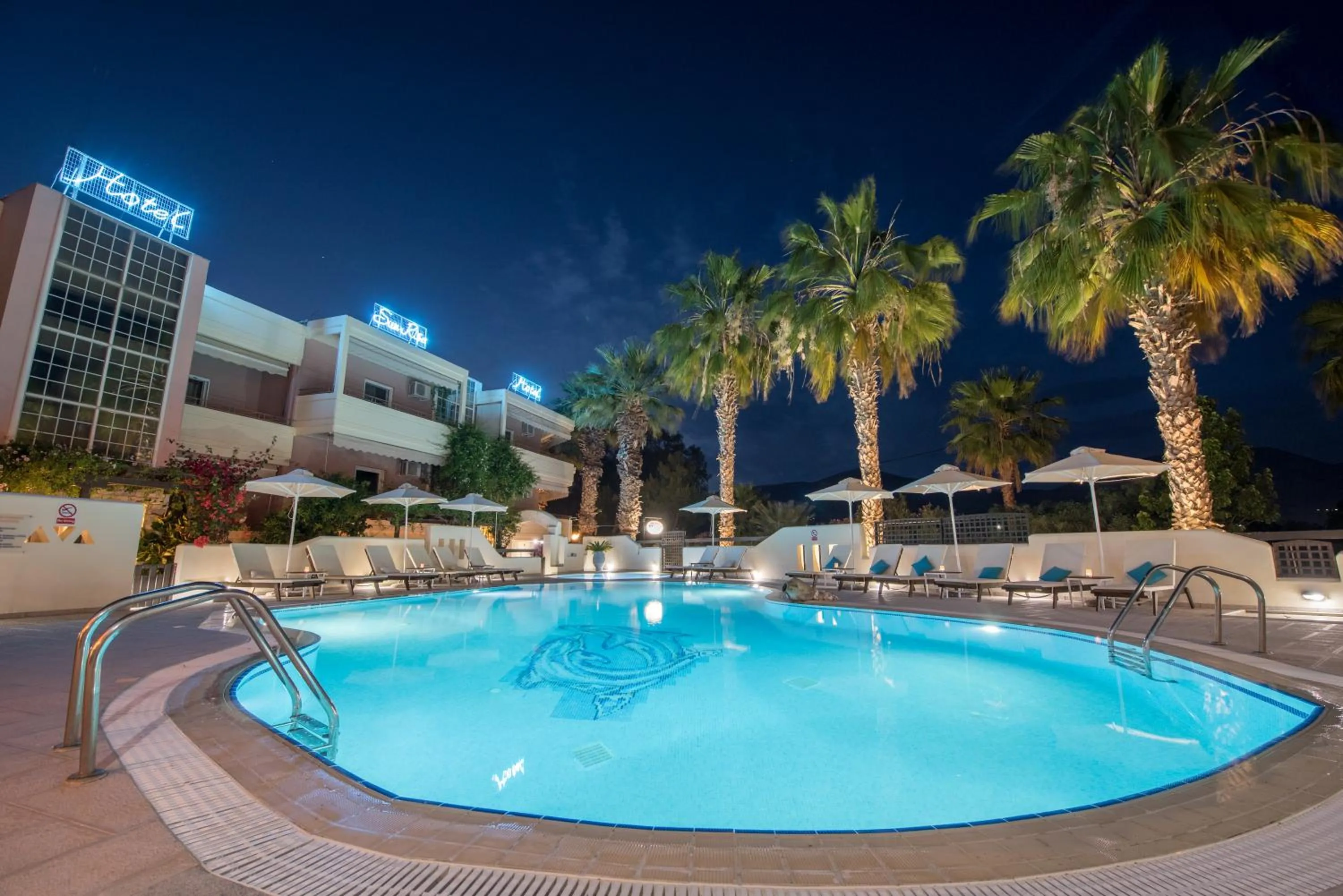 Swimming pool in Sun Rise Hotel Apartments