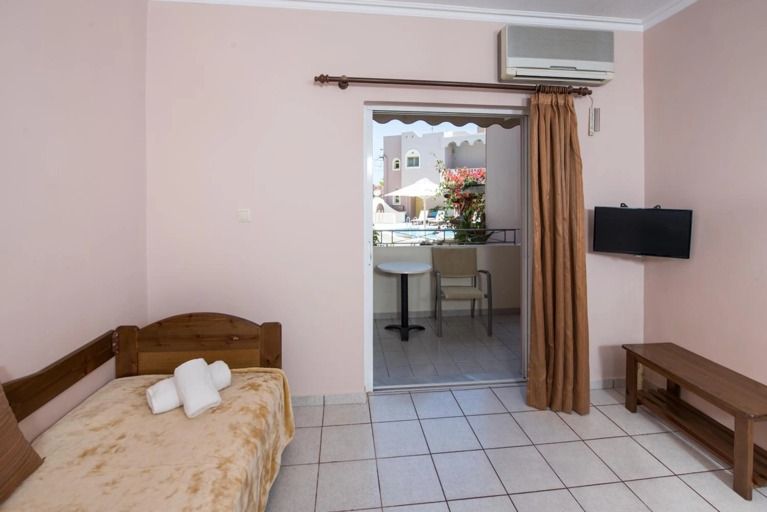 Bed in Sun Rise Hotel Apartments