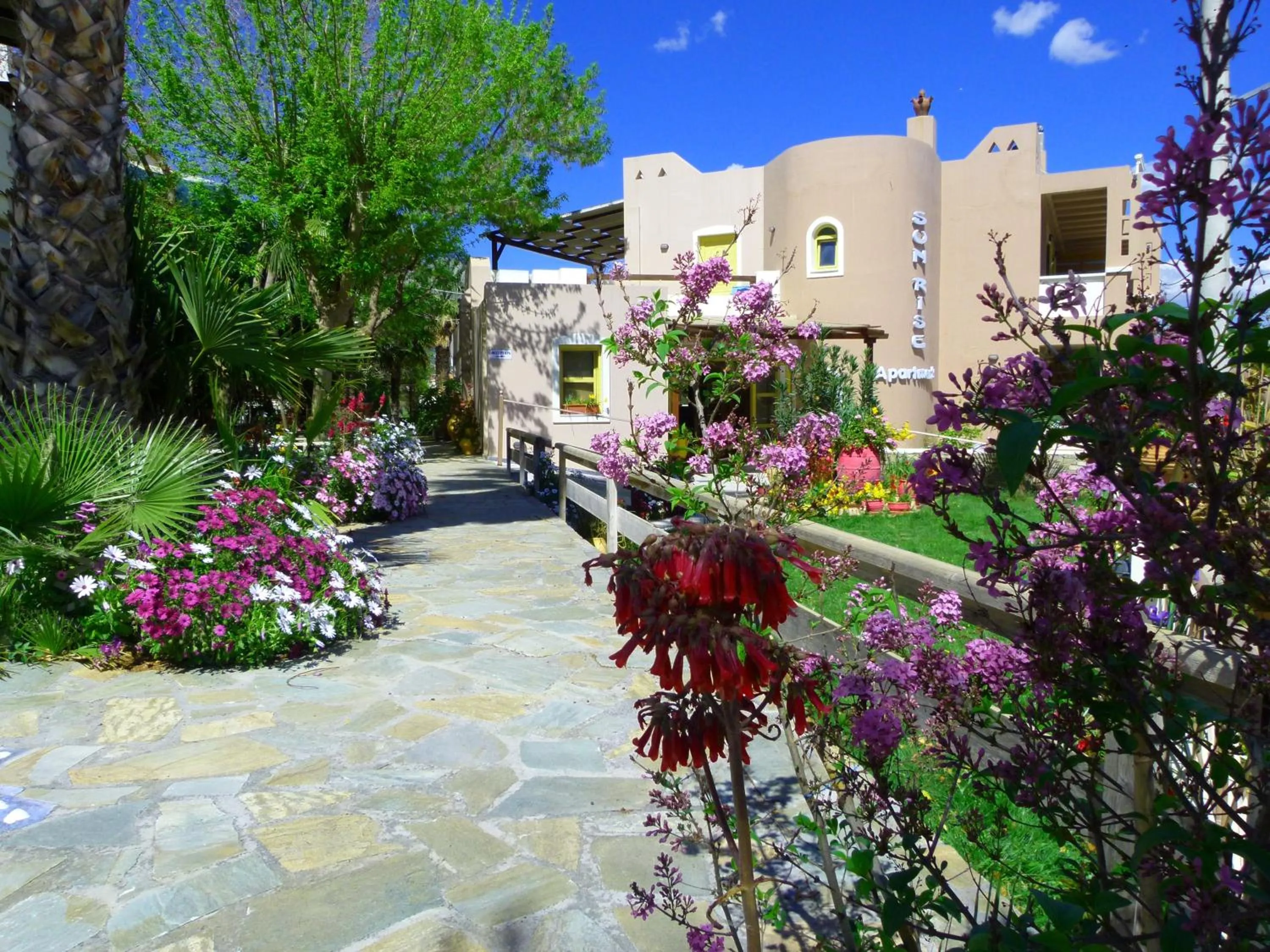 Facade/entrance in Sun Rise Hotel Apartments