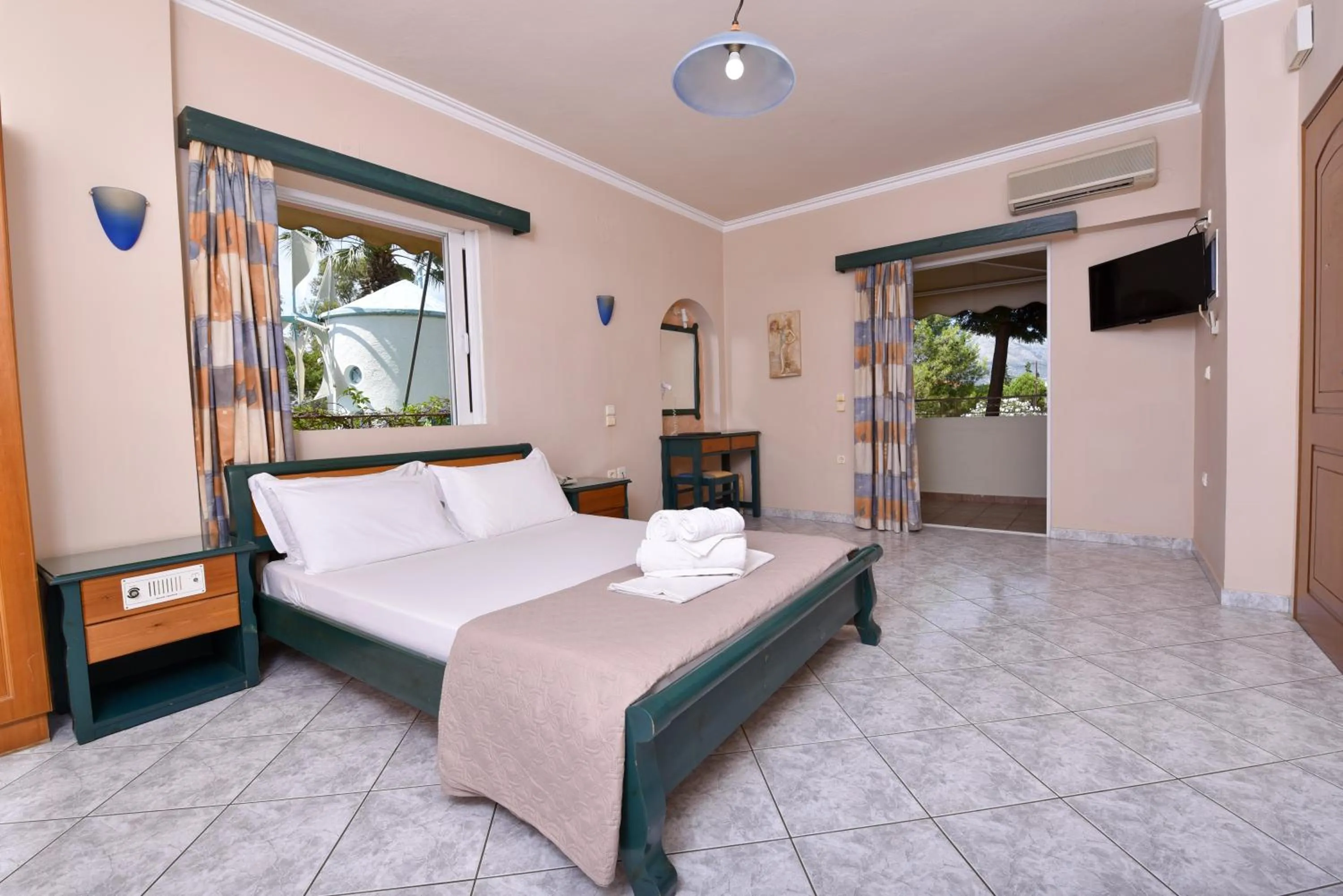 Bed in Sun Rise Hotel Apartments