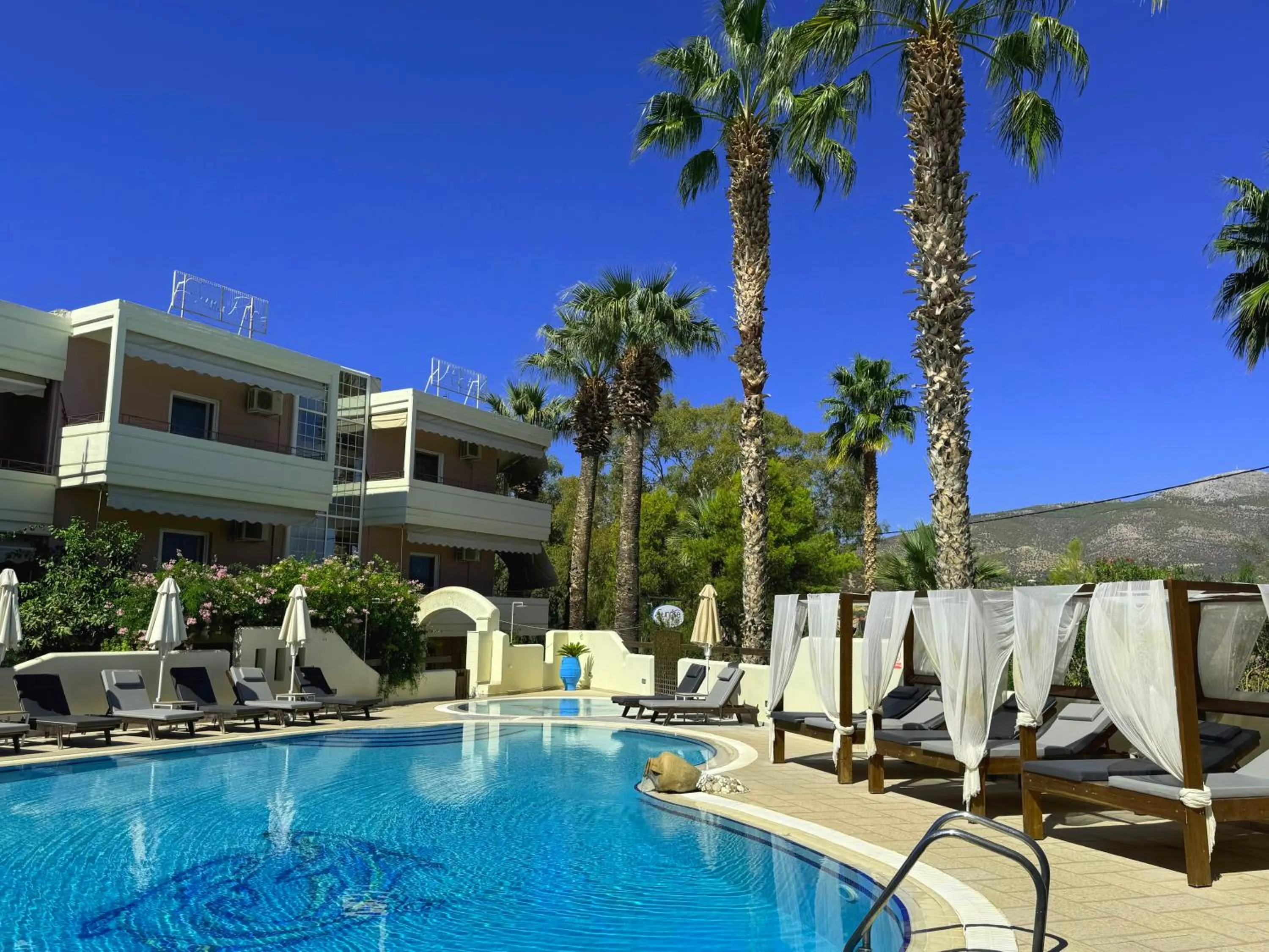 Swimming pool in Sun Rise Hotel Apartments