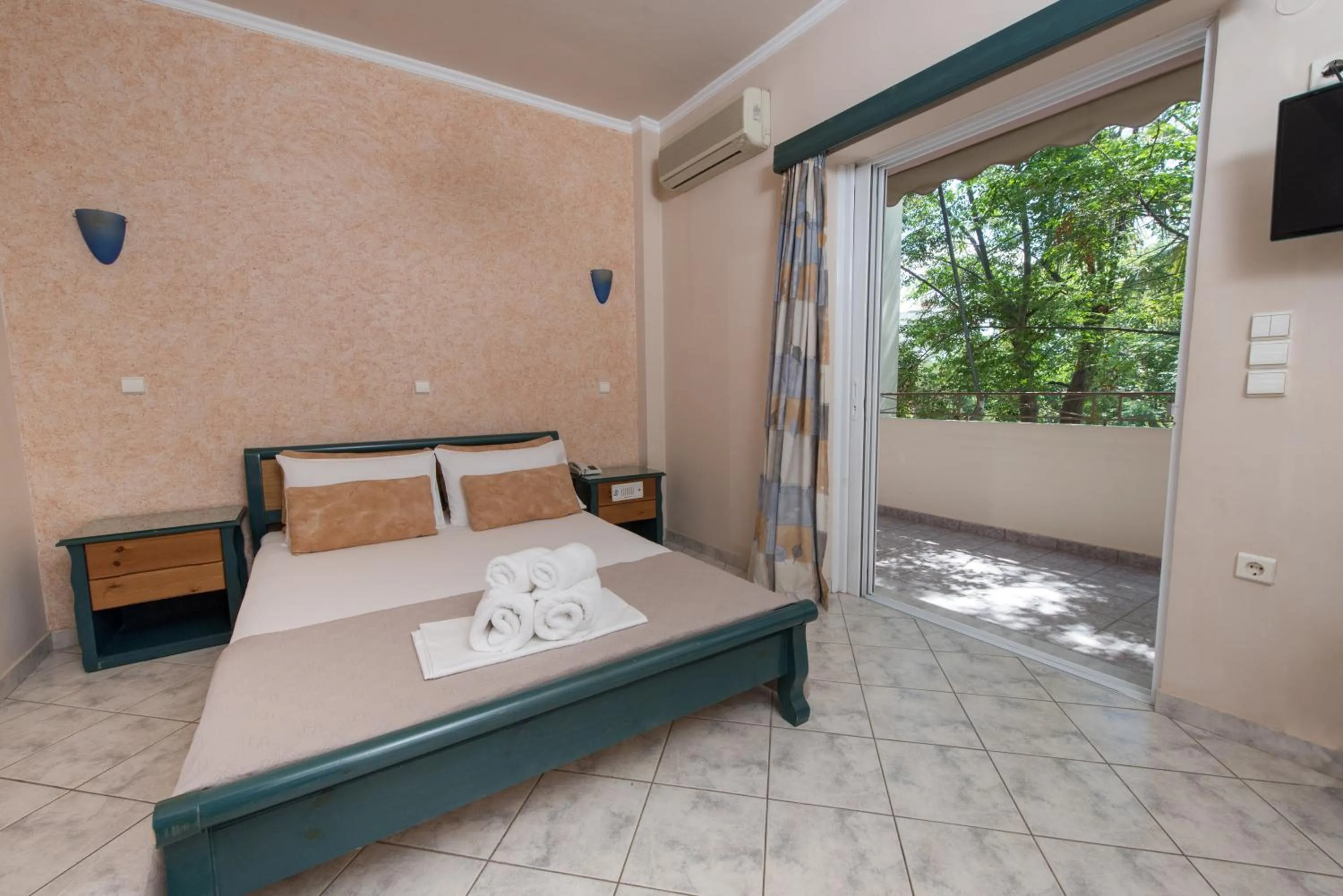 Bed in Sun Rise Hotel Apartments