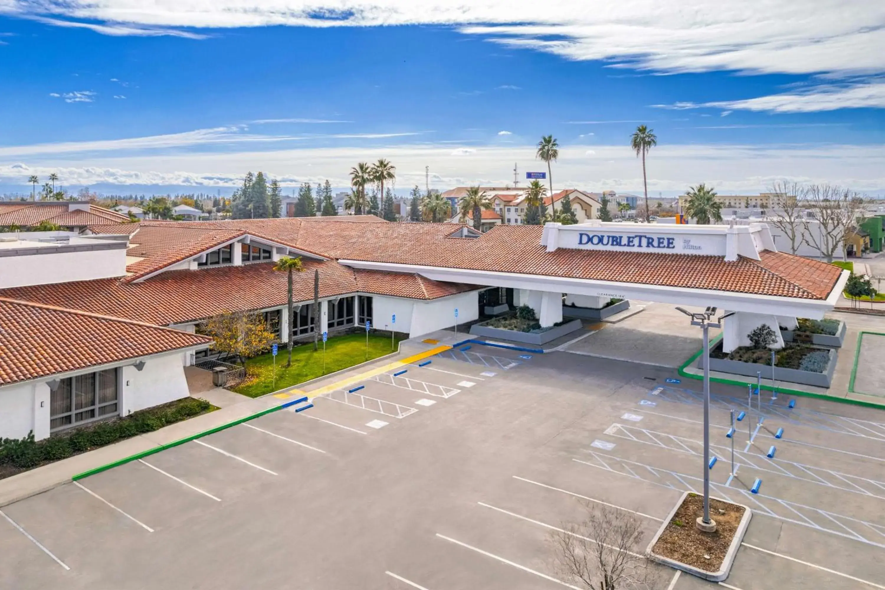 Property building in DoubleTree by Hilton Bakersfield Property building in DoubleTree by Hilton Bakersfield