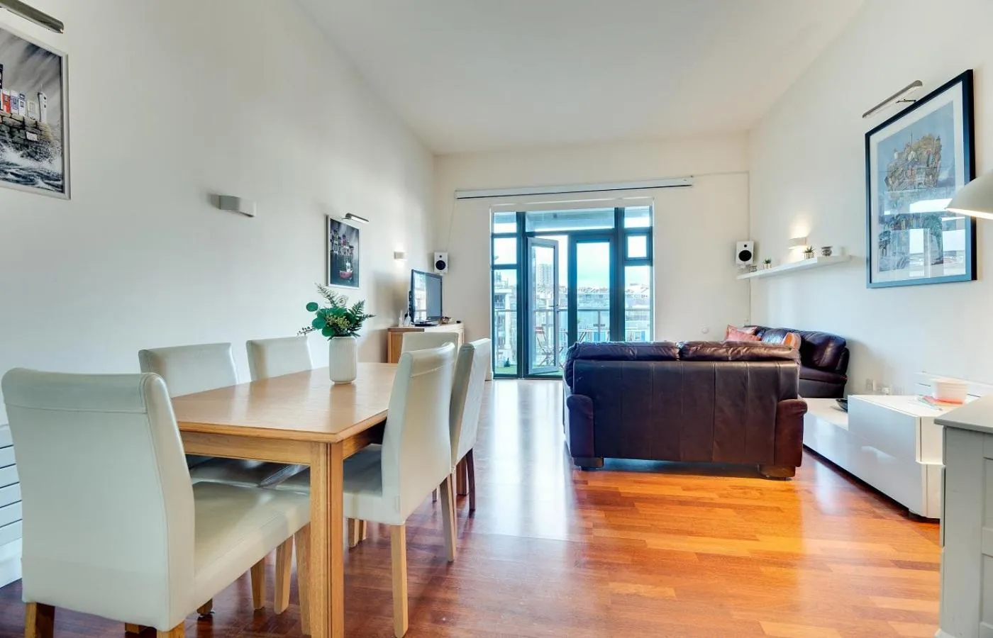 Living room in Week2week Fantastic 1 Bed Apartment Newcastle Centre