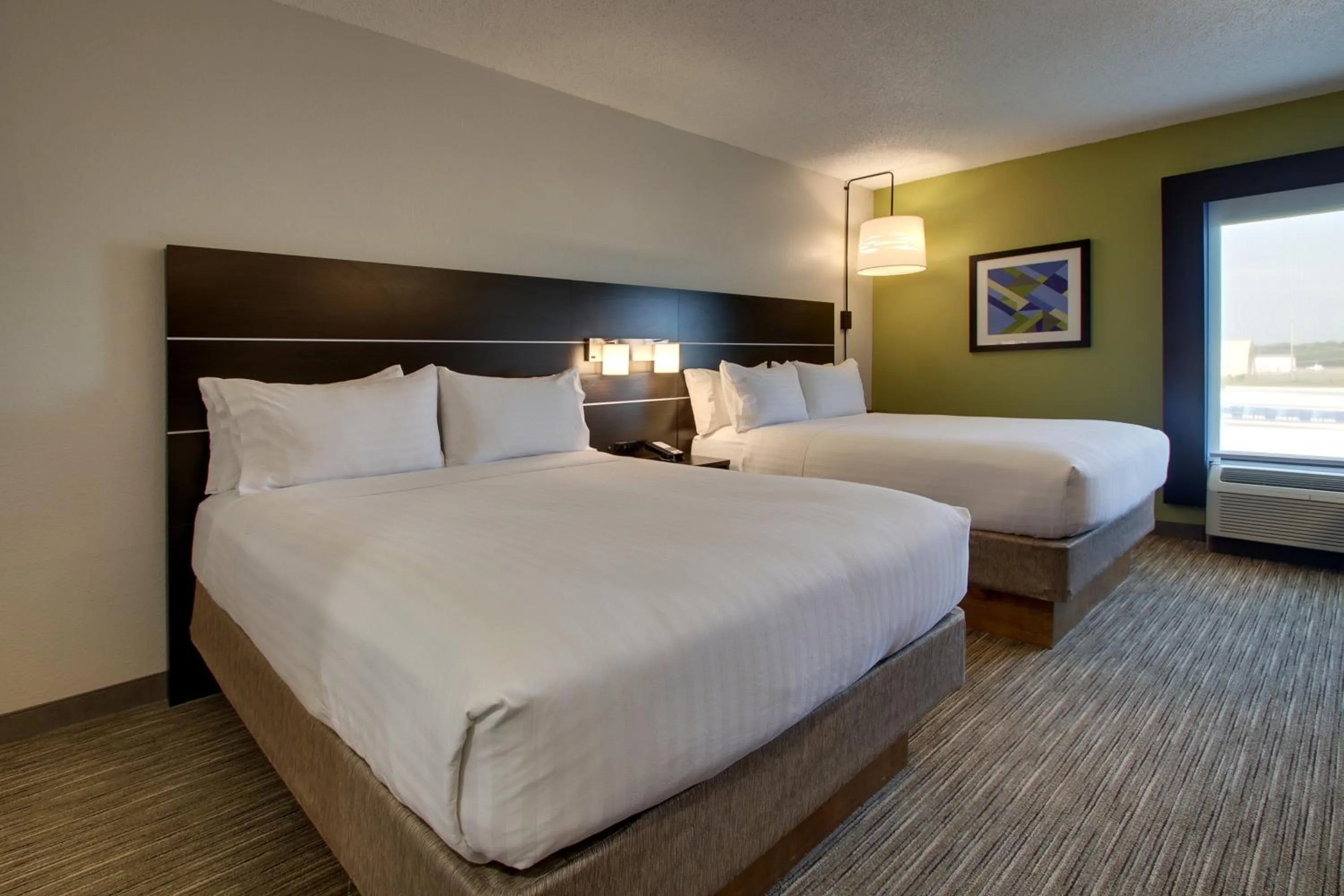 Photo of the whole room, Bed in Holiday Inn Express Hotel & Suites Lebanon by IHG