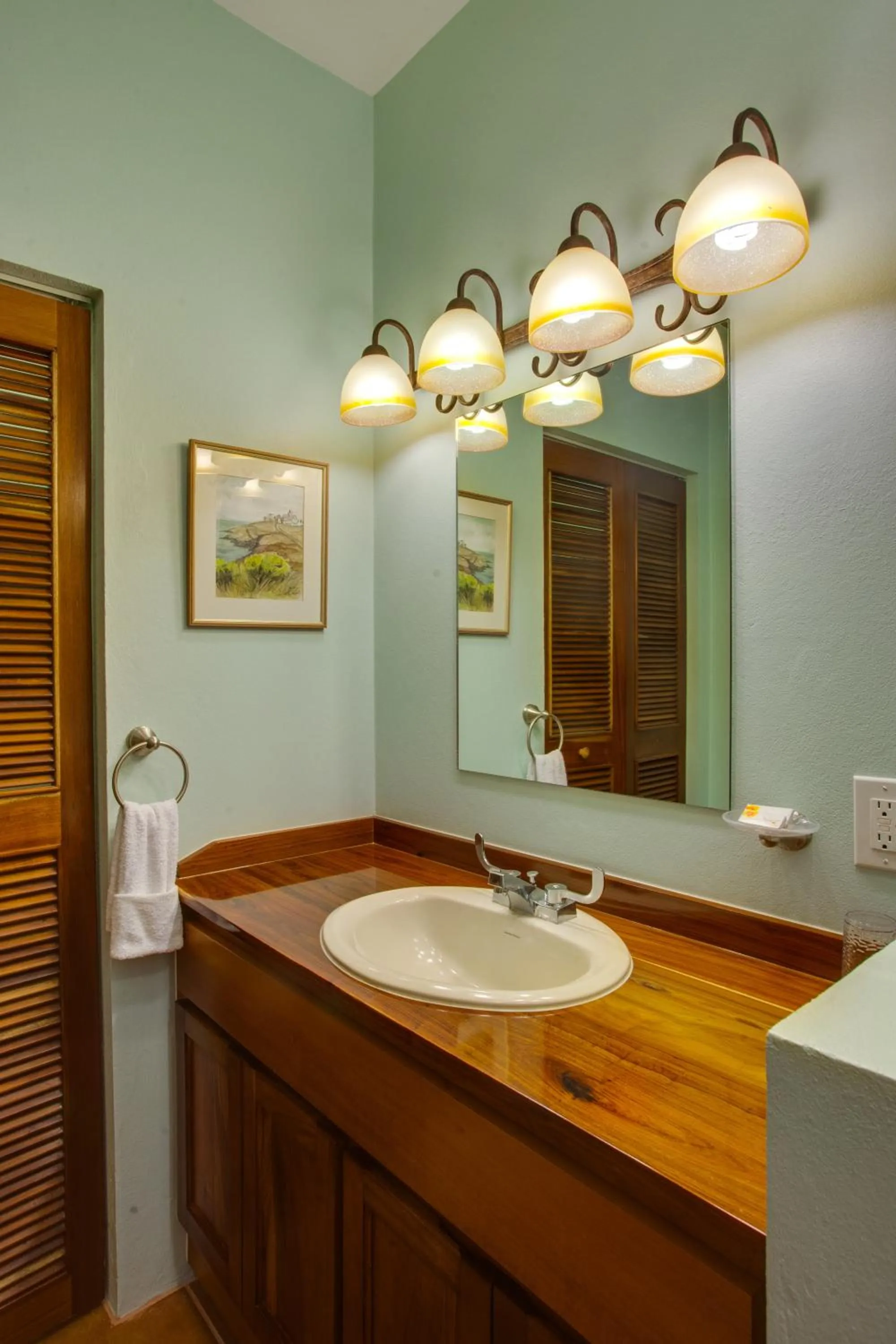 Bathroom in The Crimson Orchid Inn at Orchid Bay