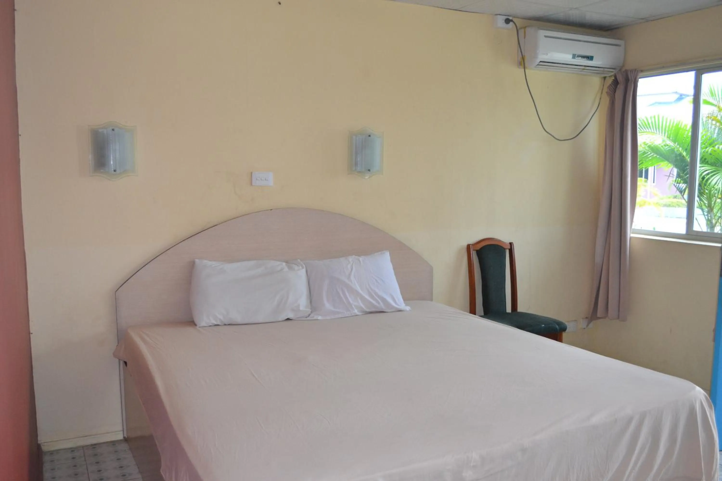 Bedroom, Bed in Funworld Plaza Hotel