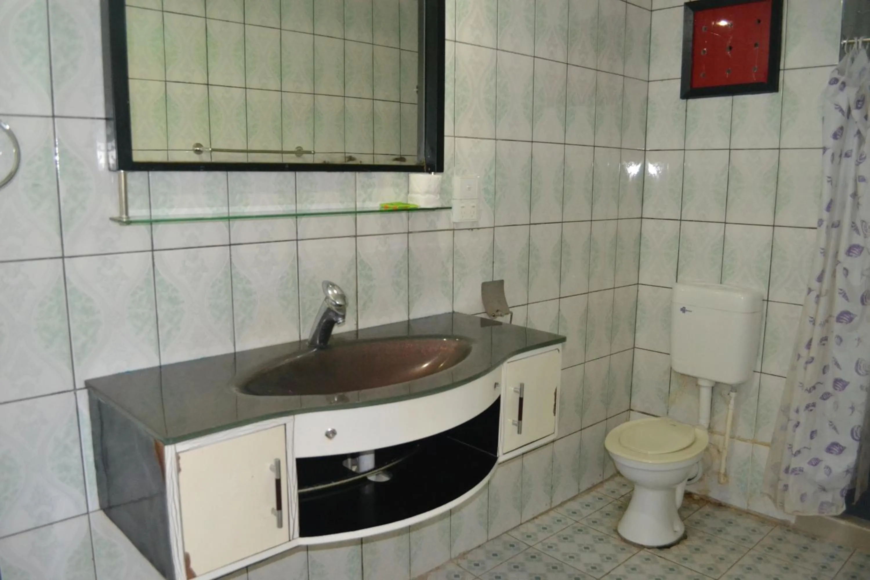 Bathroom in Funworld Plaza Hotel