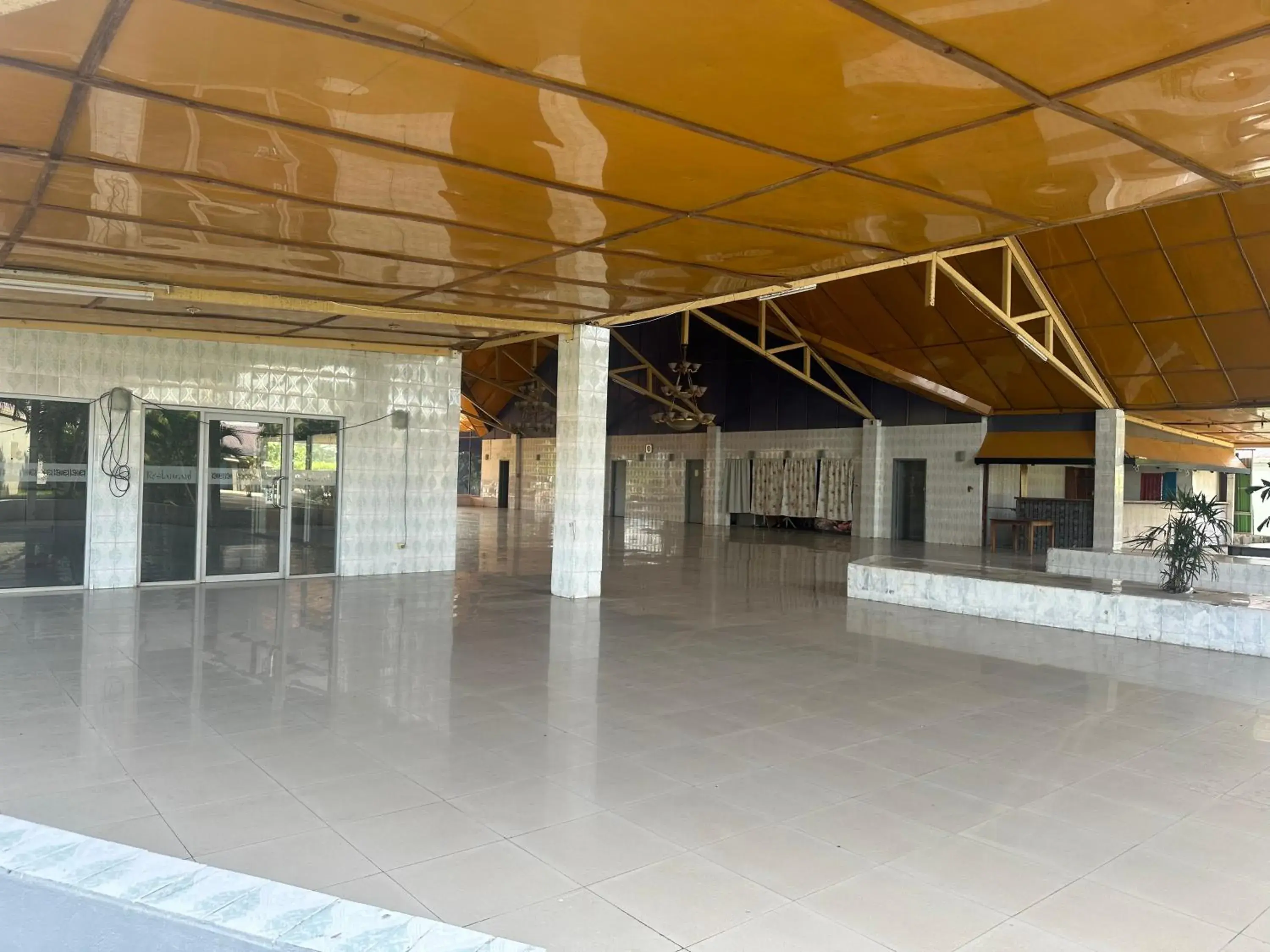 Facade/entrance in Funworld Plaza Hotel Facade/entrance in Funworld Plaza Hotel