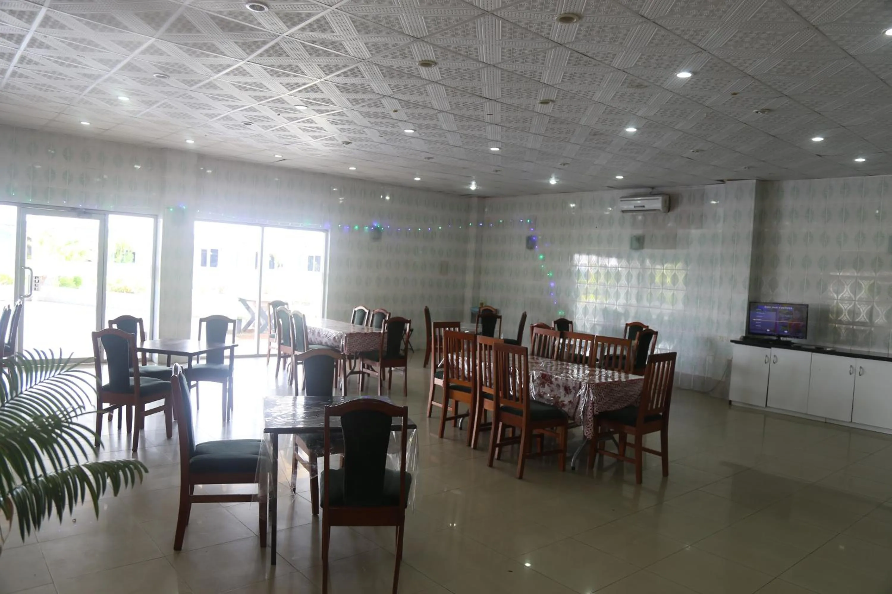 Restaurant/places to eat in Funworld Plaza Hotel