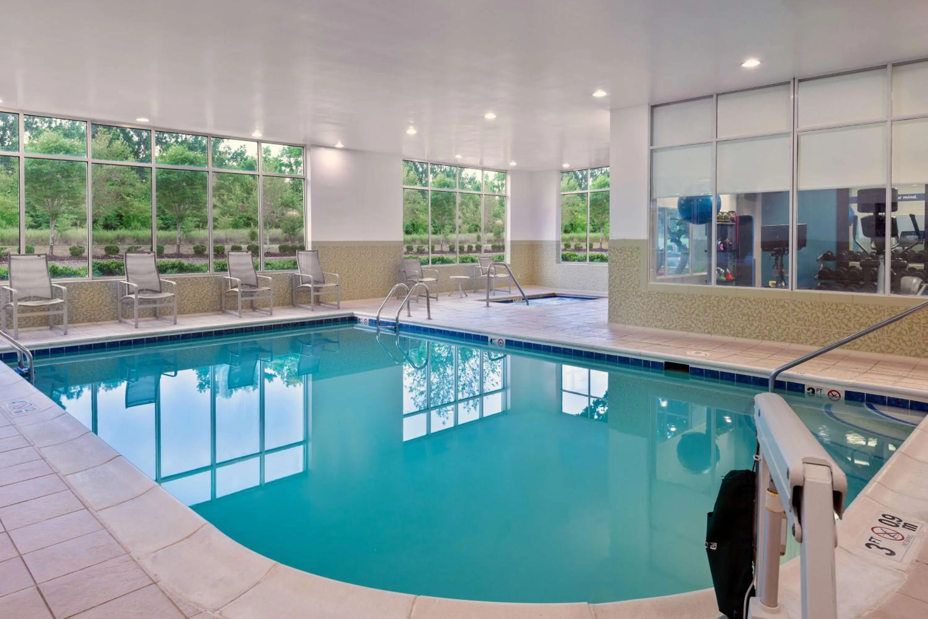 Pool view in Hampton Inn Petersburg - Southpark Mall