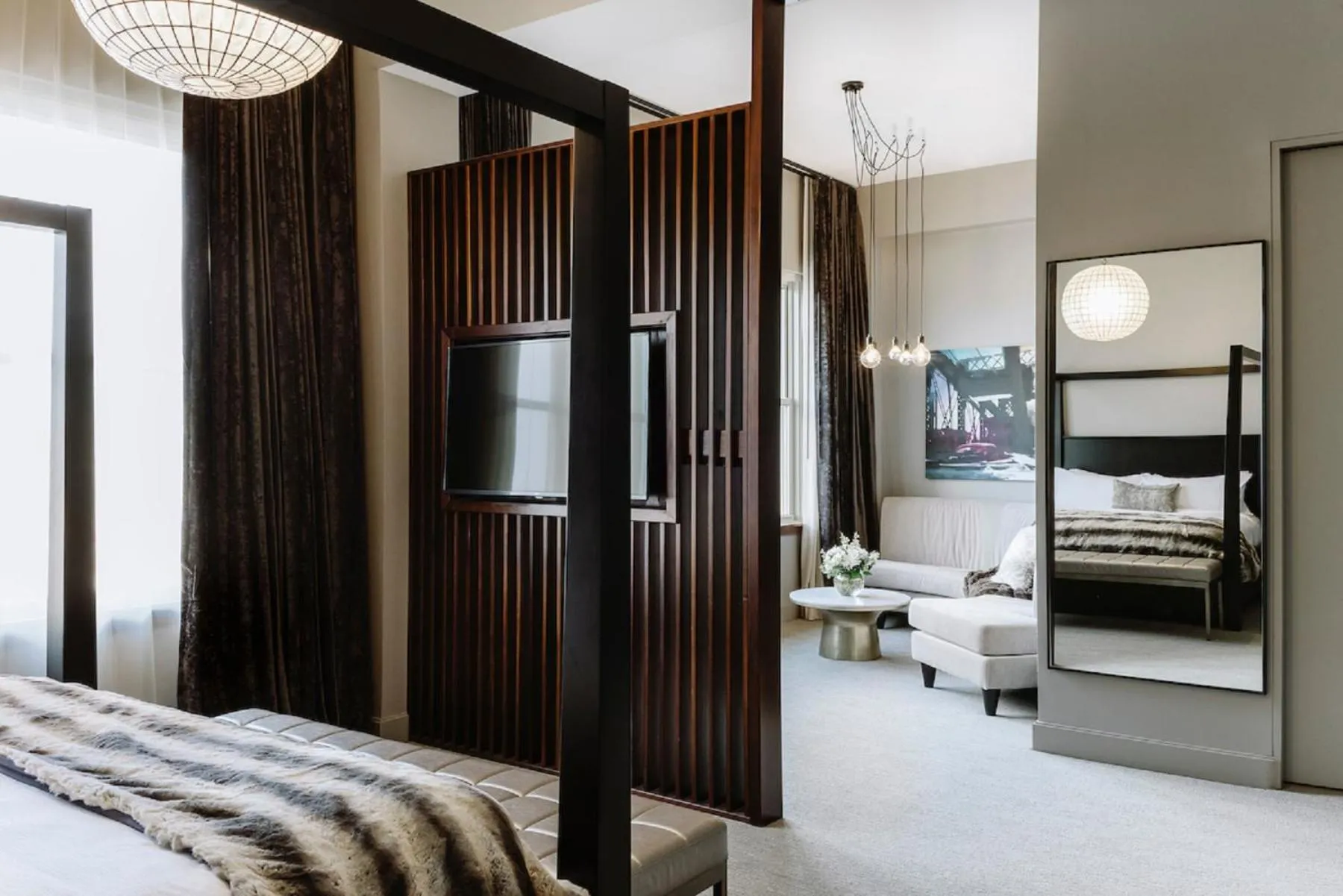 Bed in Hotel Covington Cincinnati Riverfront