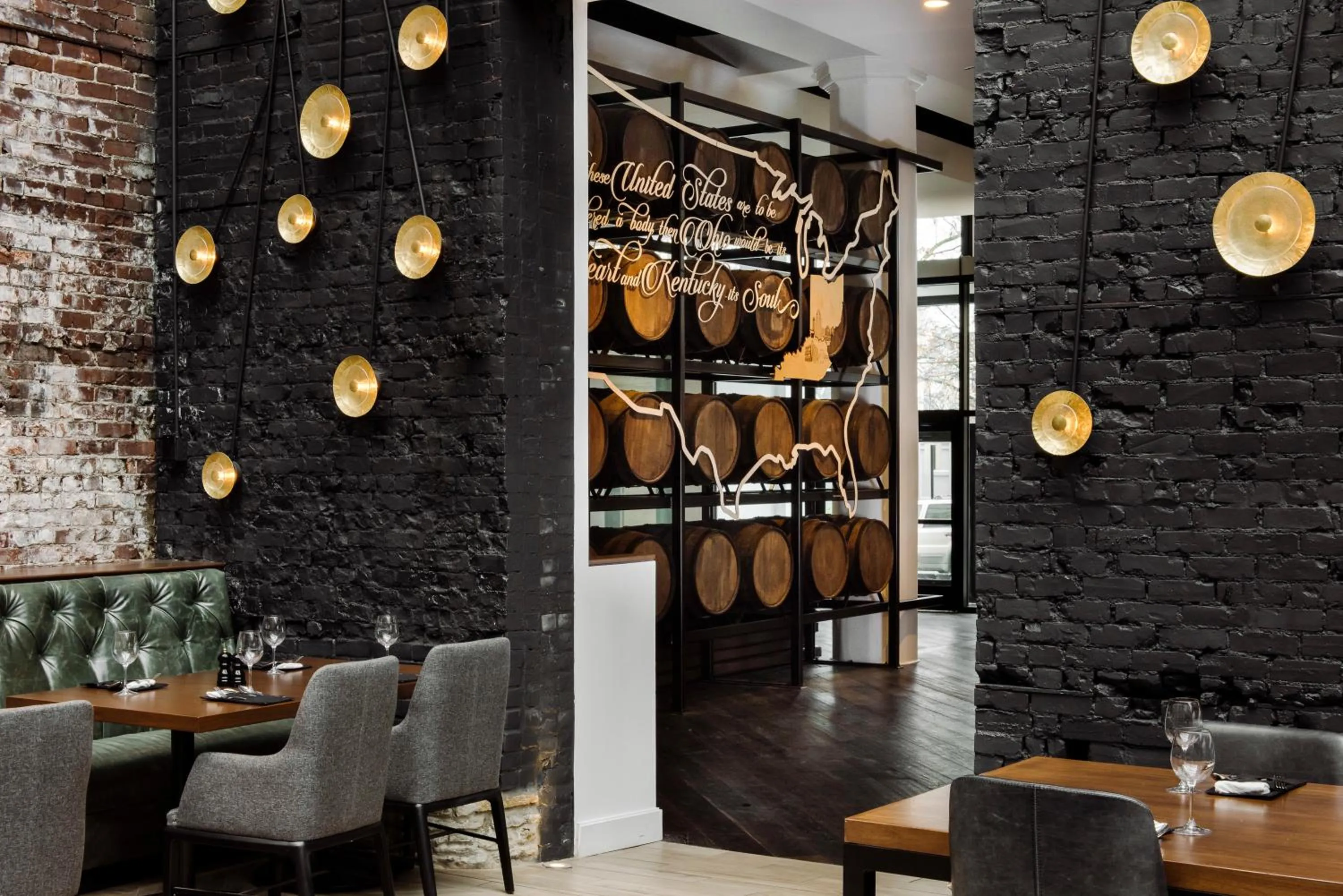 Restaurant/places to eat in Hotel Covington Cincinnati Riverfront